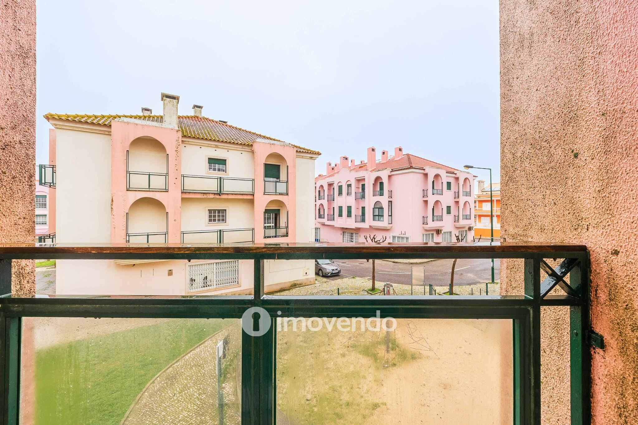 Apartamento T2 pronto a habitar, com arrecadação, no Montijo