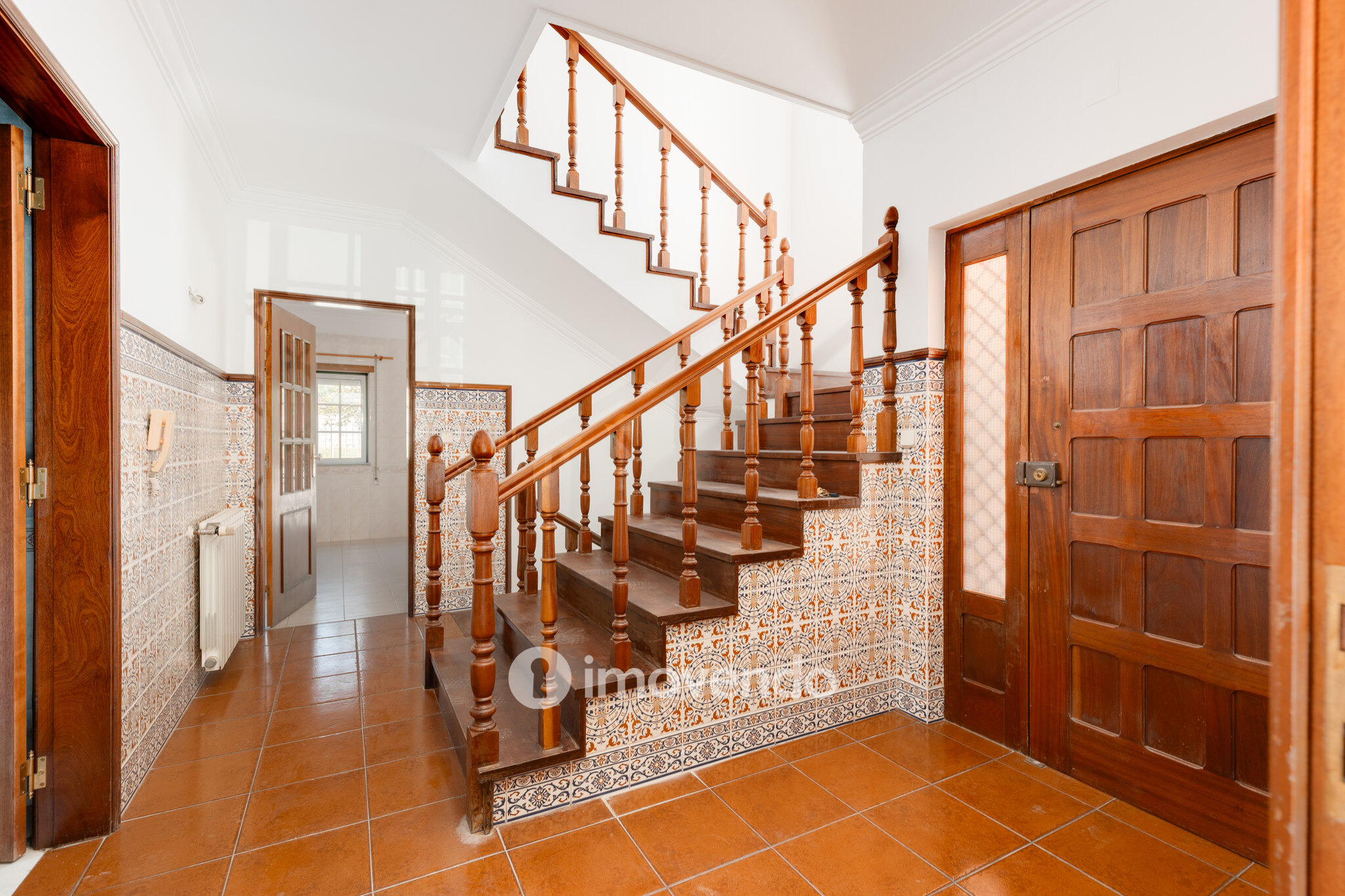 Moradia T3+1 com áreas amplas, garagem e jardim, em Viseu