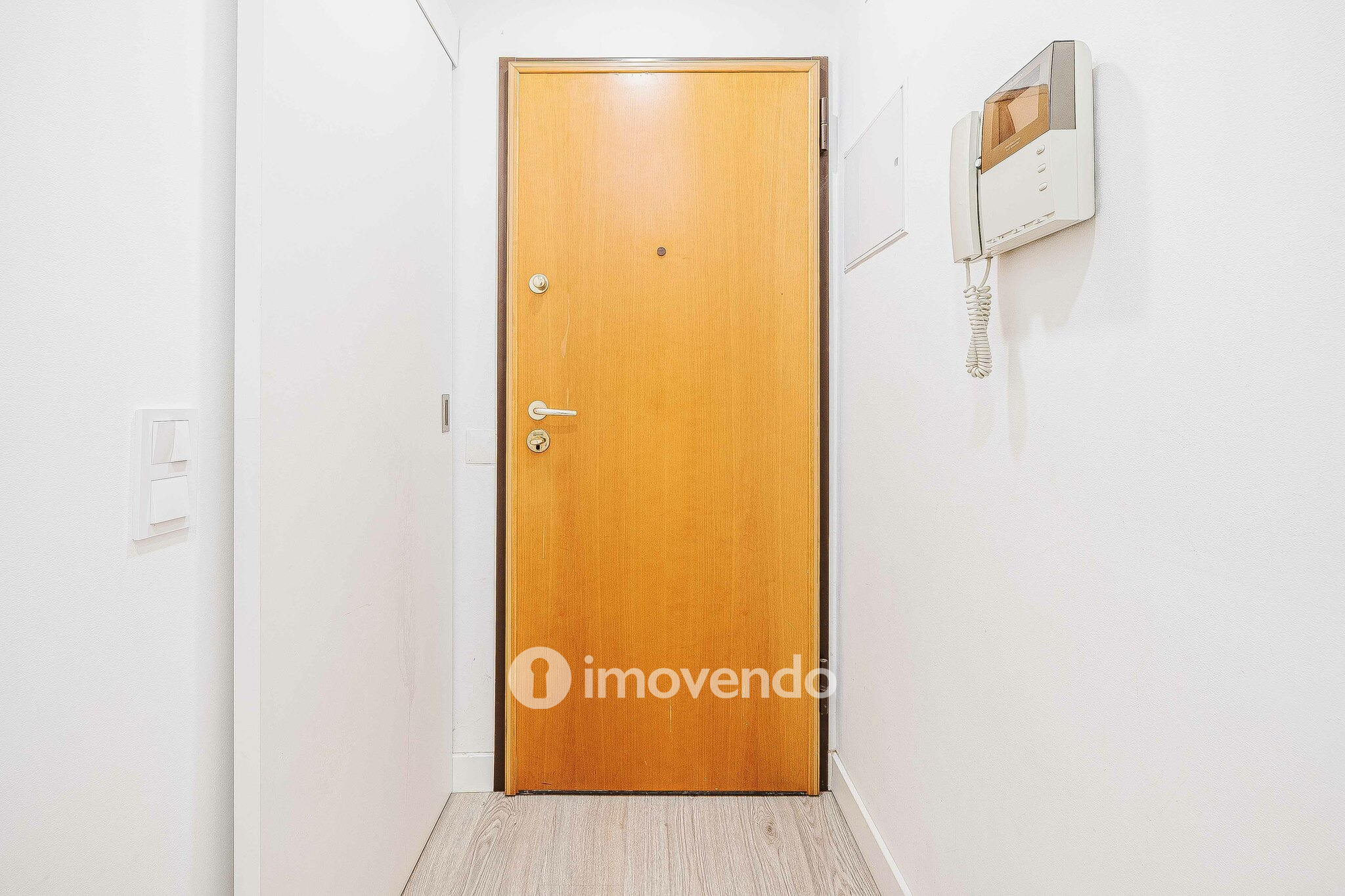 Apartamento T2 pronto a habitar, com arrecadação, no Montijo