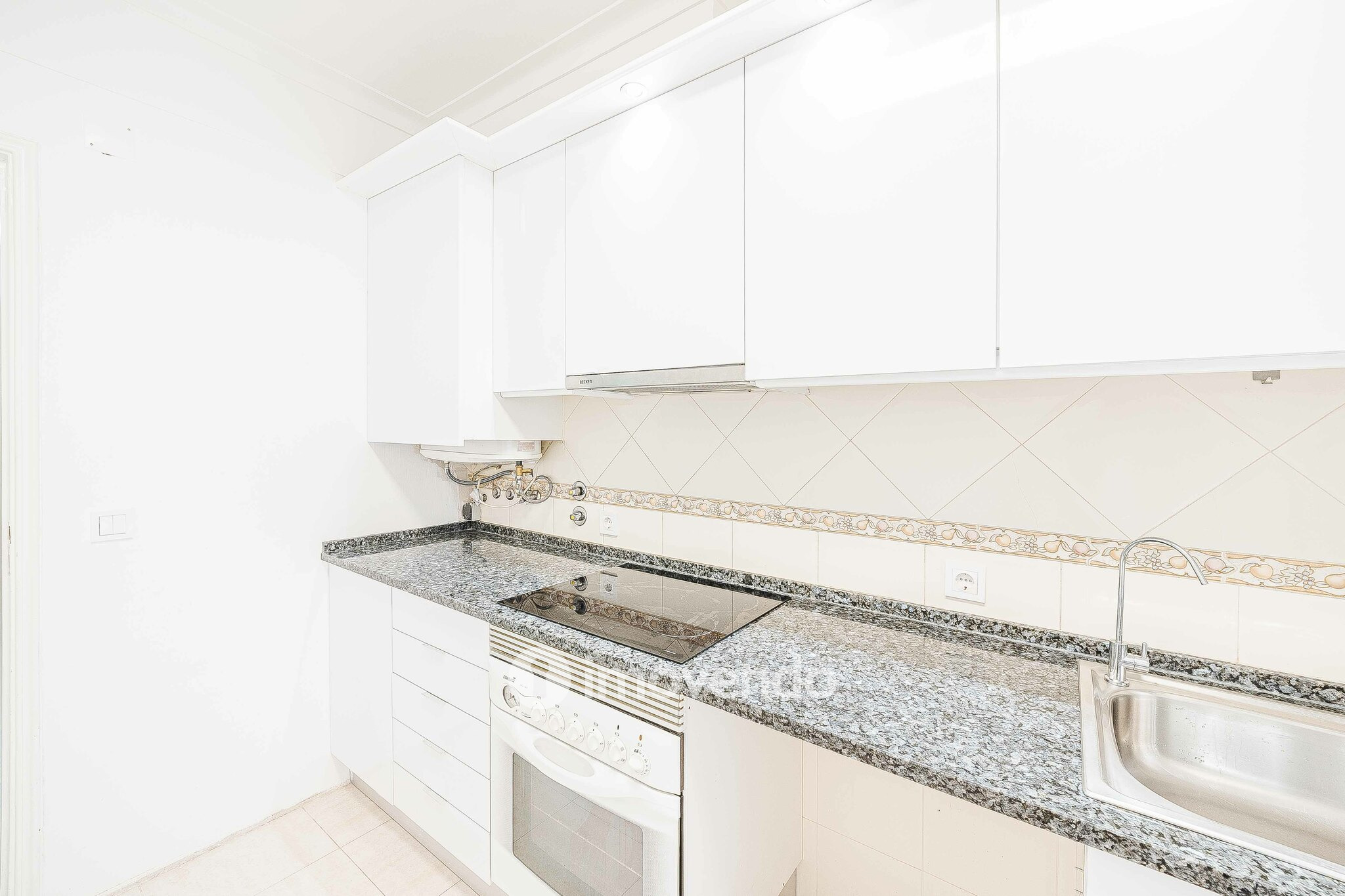 Apartamento T2 pronto a habitar, com arrecadação, no Montijo