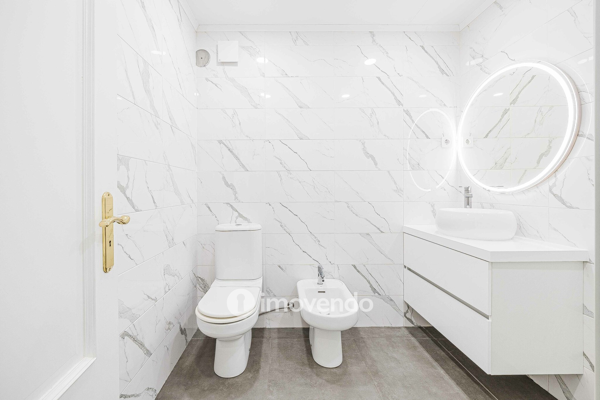 Apartamento T2 pronto a habitar, com arrecadação, no Montijo