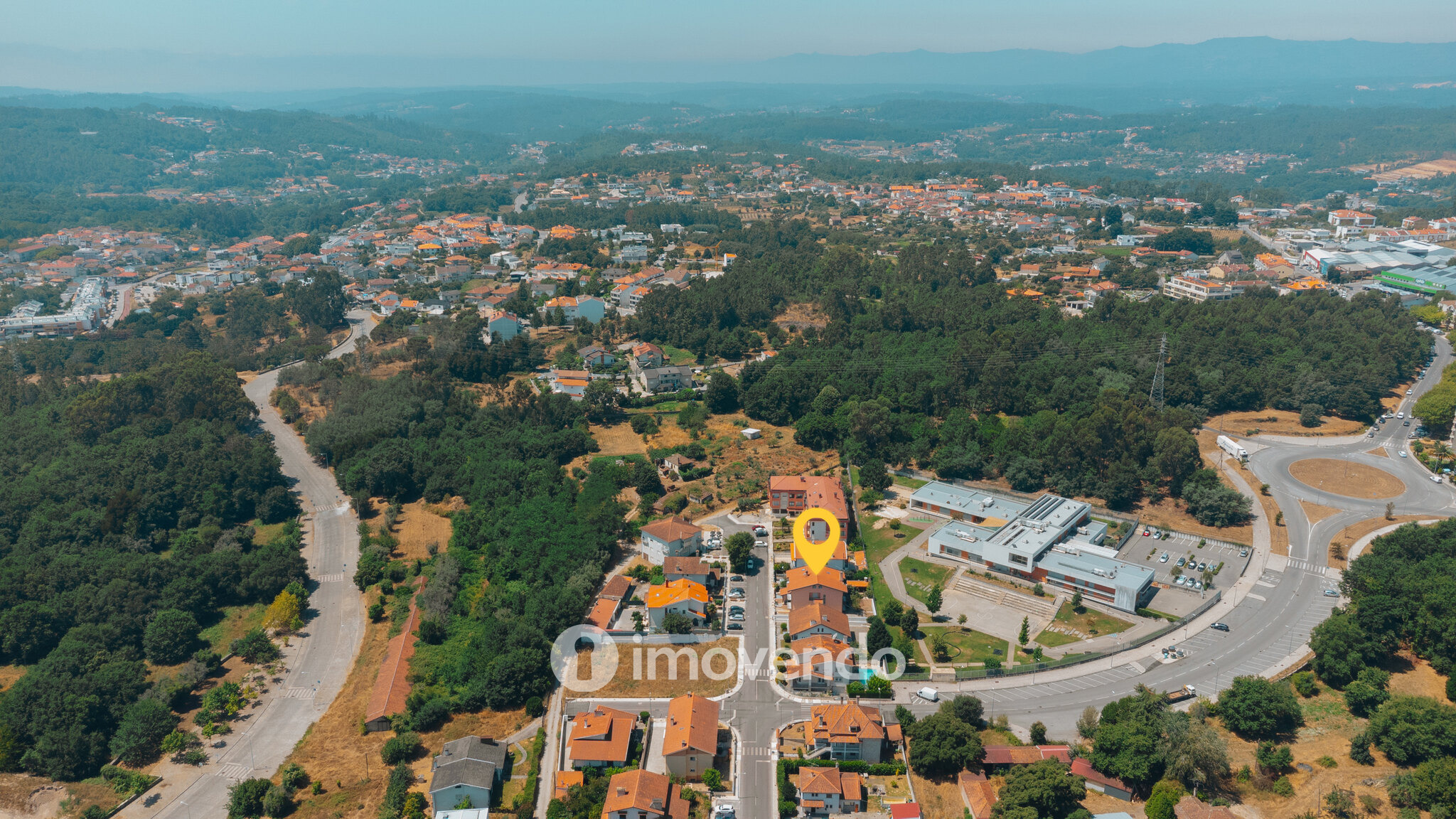 Moradia T3+1 com áreas amplas, garagem e jardim, em Viseu