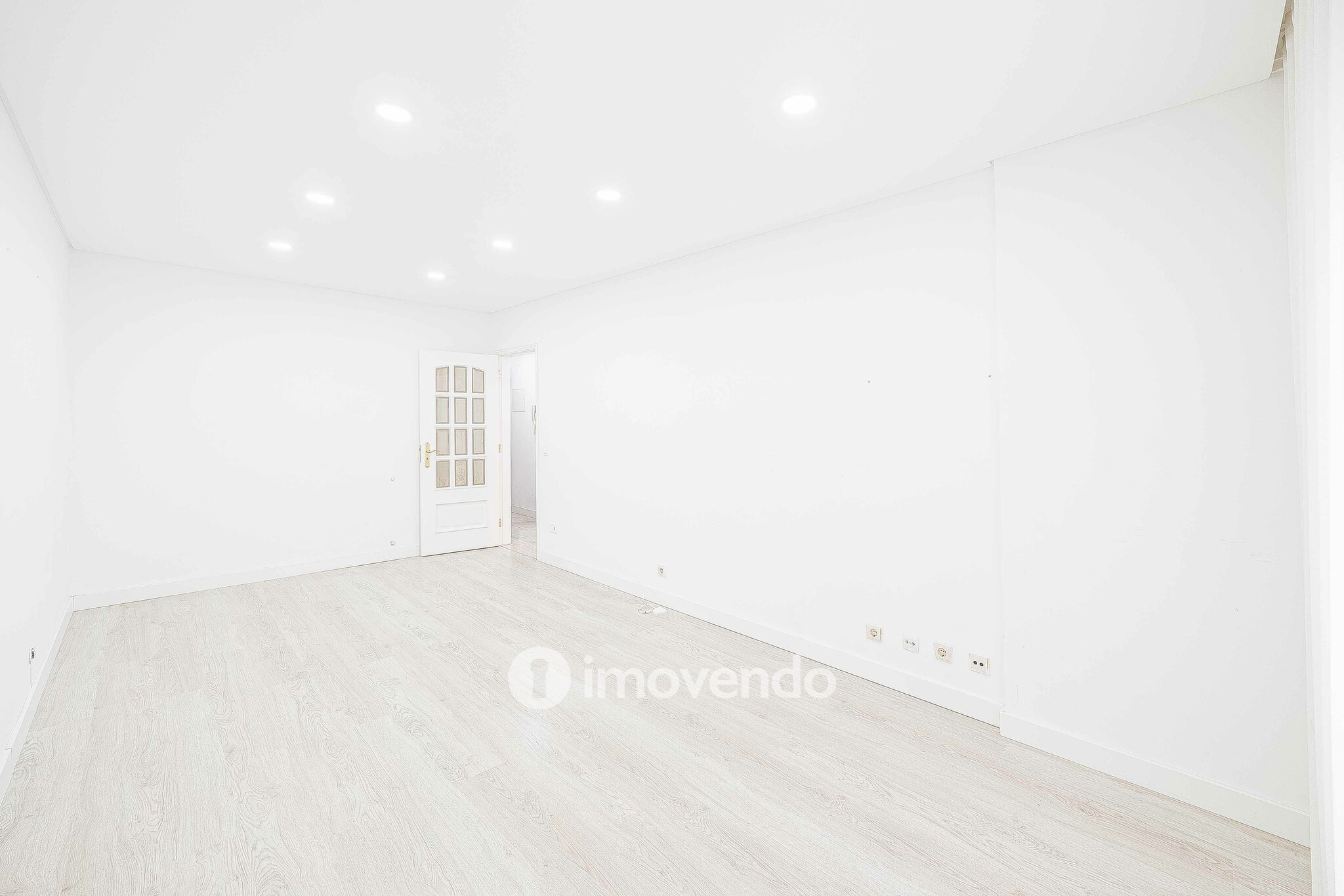 Apartamento T2 pronto a habitar, com arrecadação, no Montijo