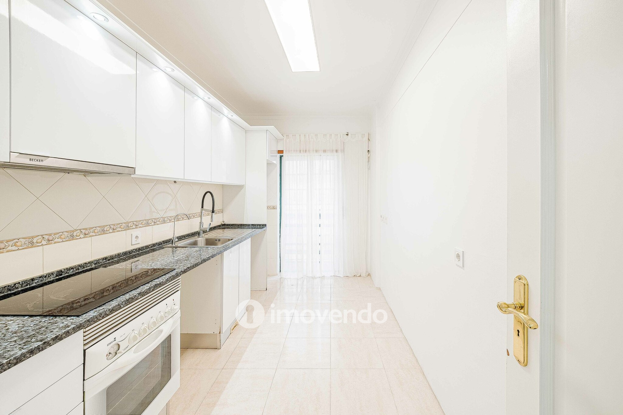 Apartamento T2 pronto a habitar, com arrecadação, no Montijo