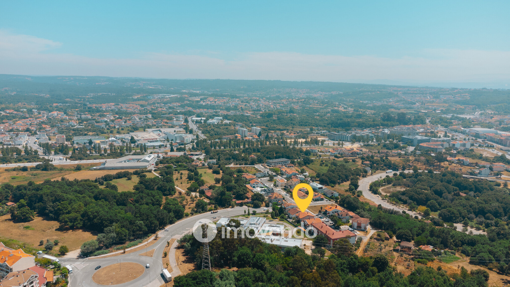 Moradia T3+1 com áreas amplas, garagem e jardim, em Viseu