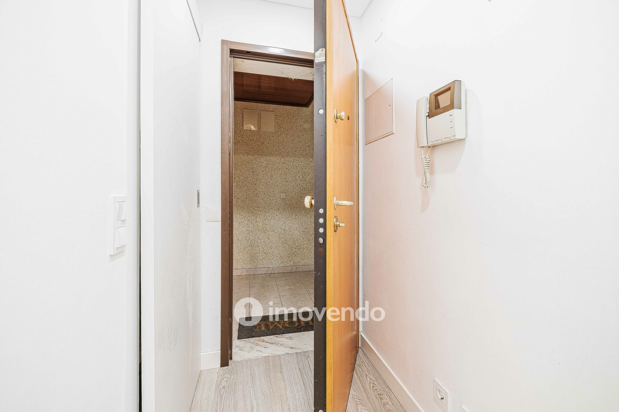 Apartamento T2 pronto a habitar, com arrecadação, no Montijo