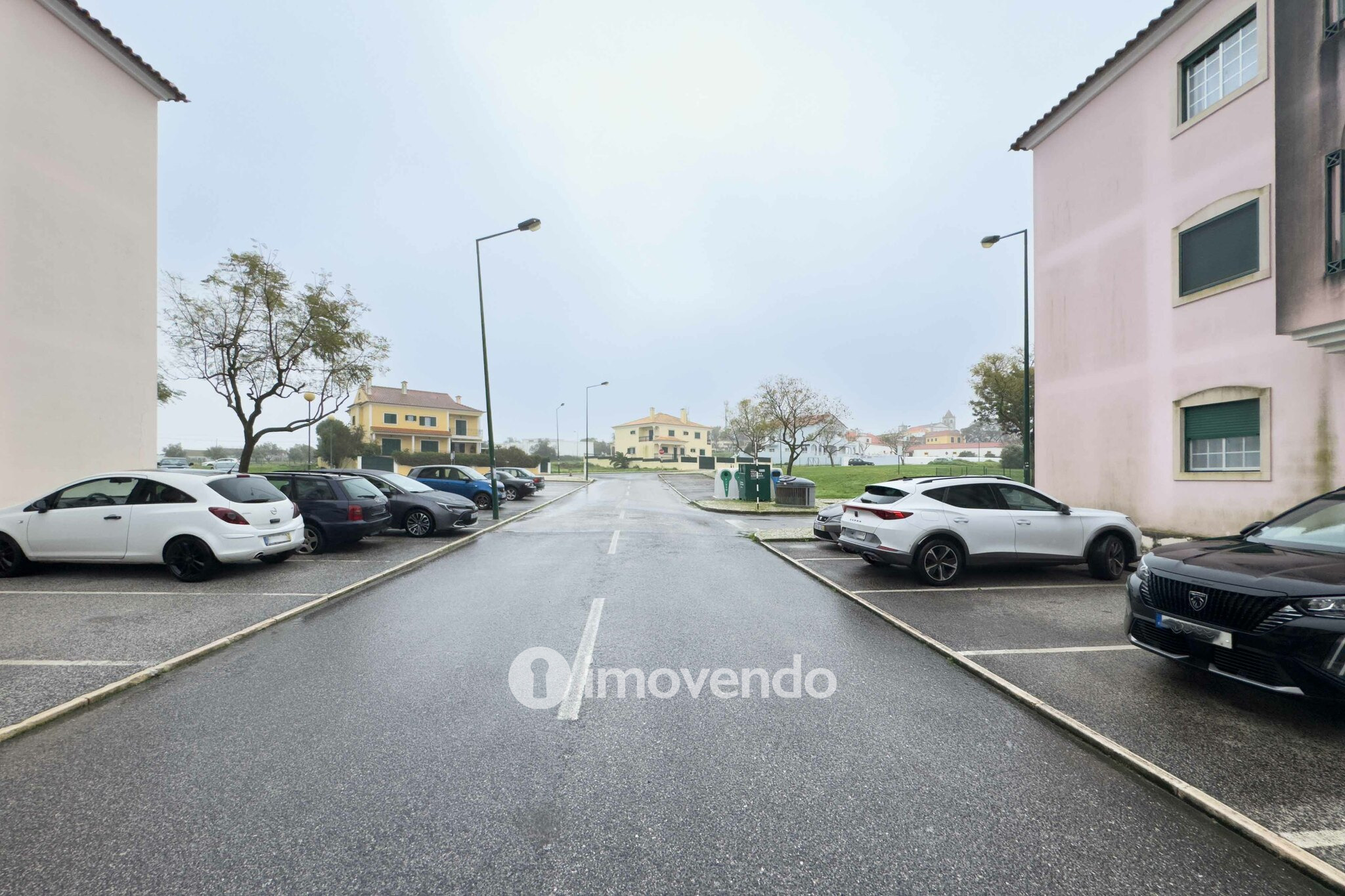 Apartamento T2 pronto a habitar, com arrecadação, no Montijo