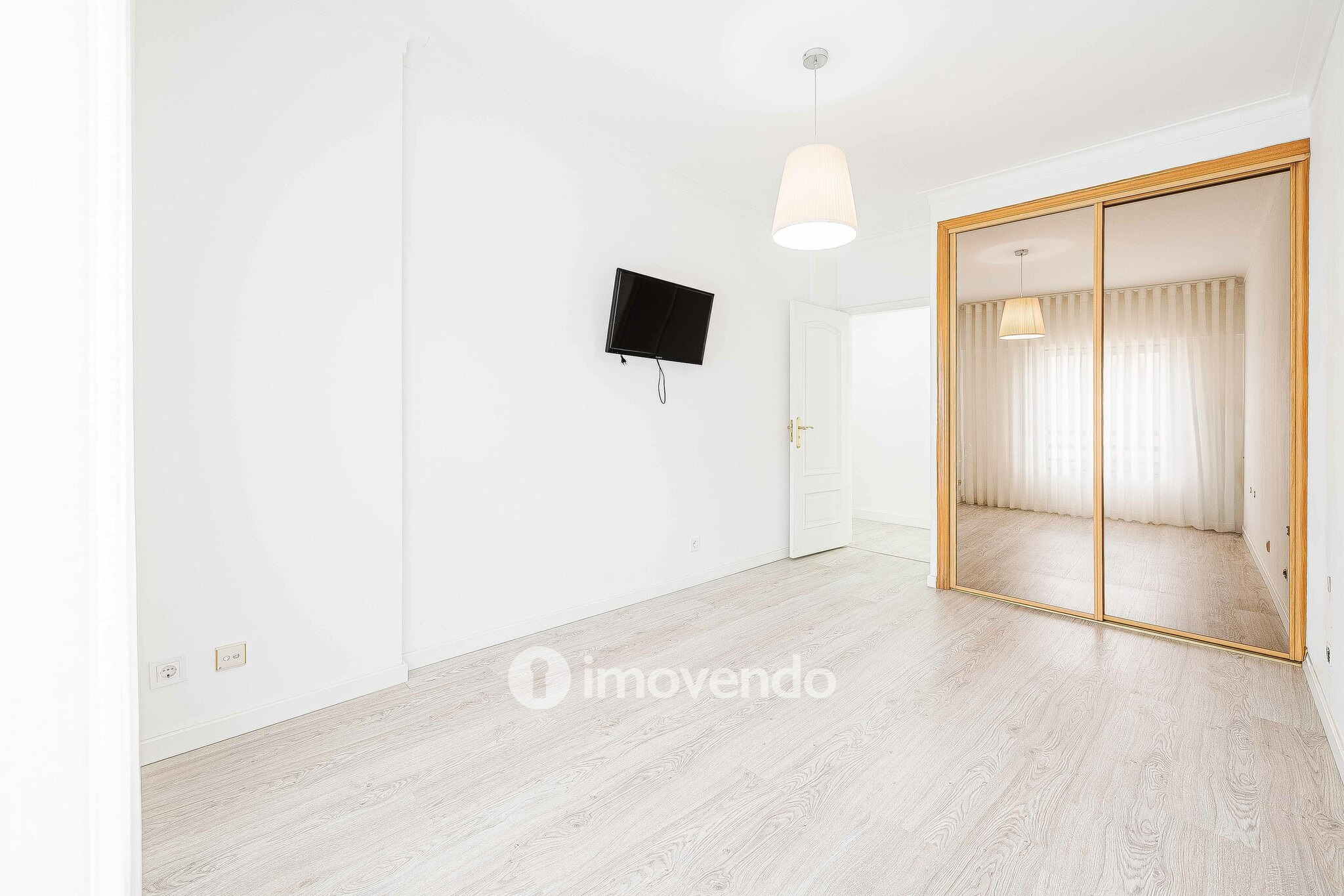 Apartamento T2 pronto a habitar, com arrecadação, no Montijo