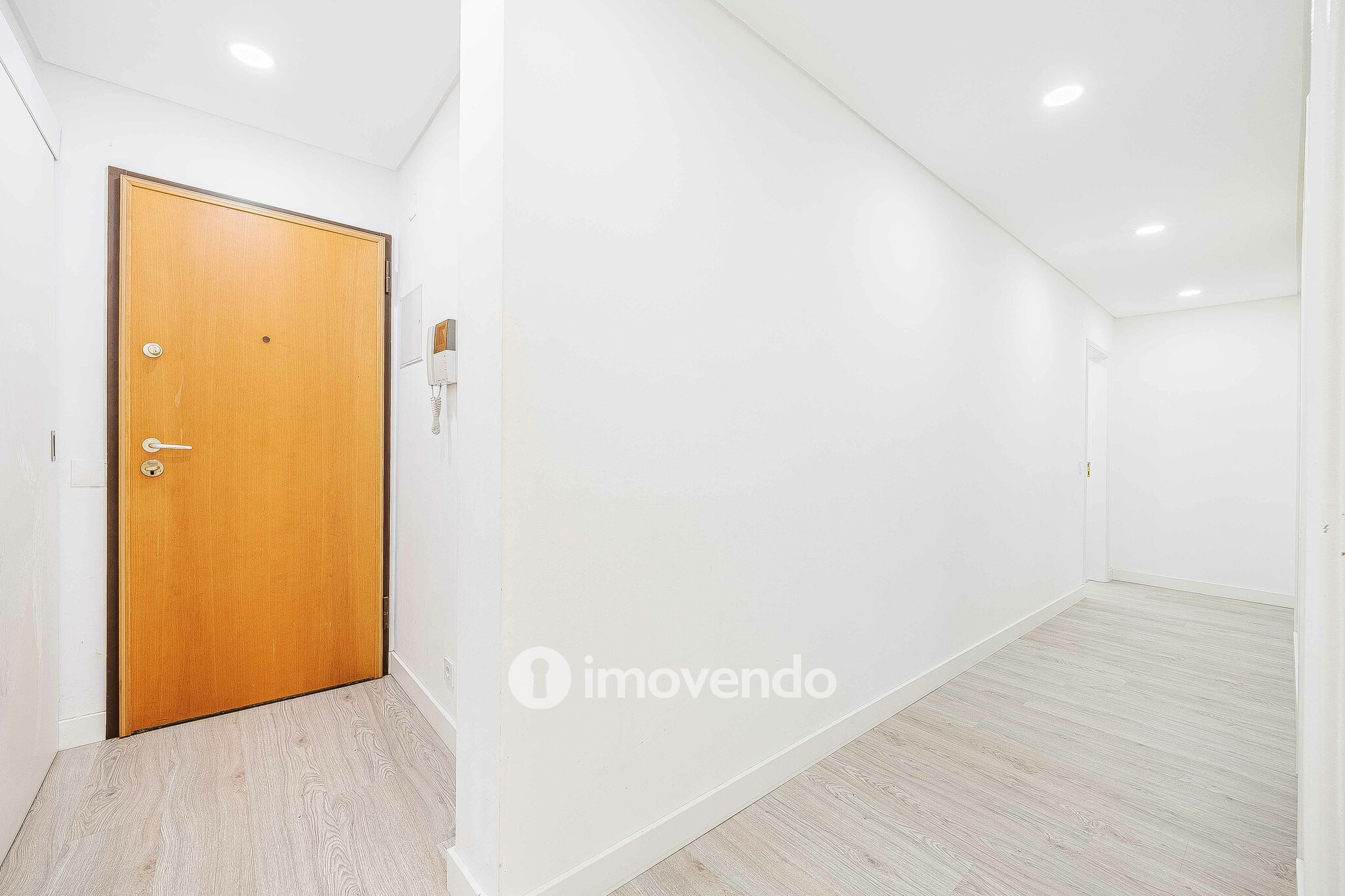 Apartamento T2 pronto a habitar, com arrecadação, no Montijo