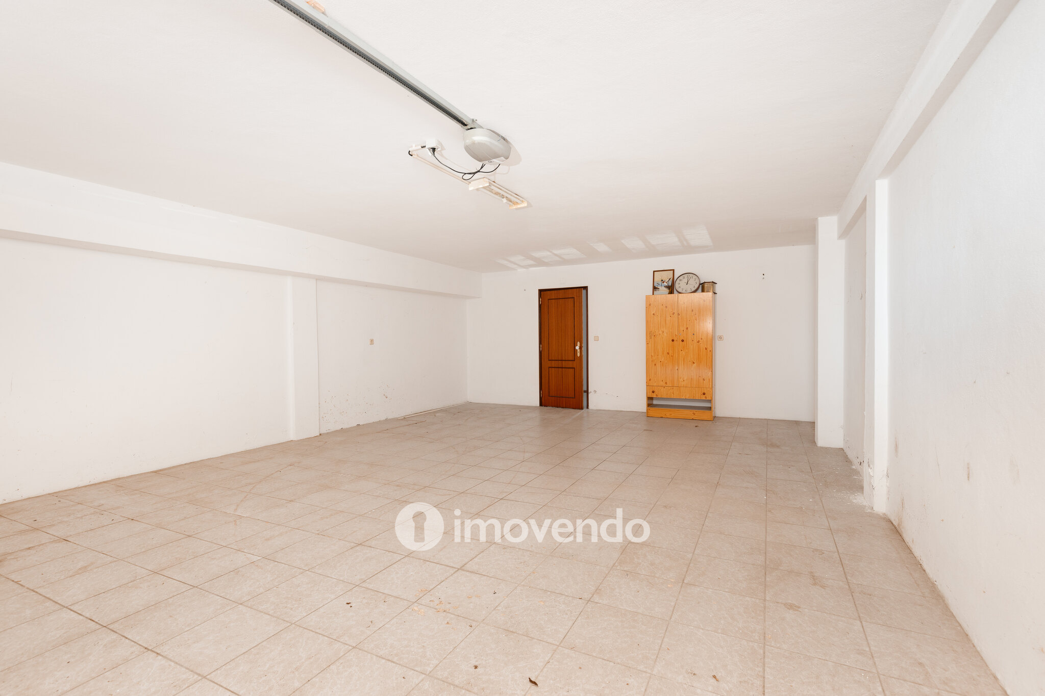 Moradia T3+1 com áreas amplas, garagem e jardim, em Viseu