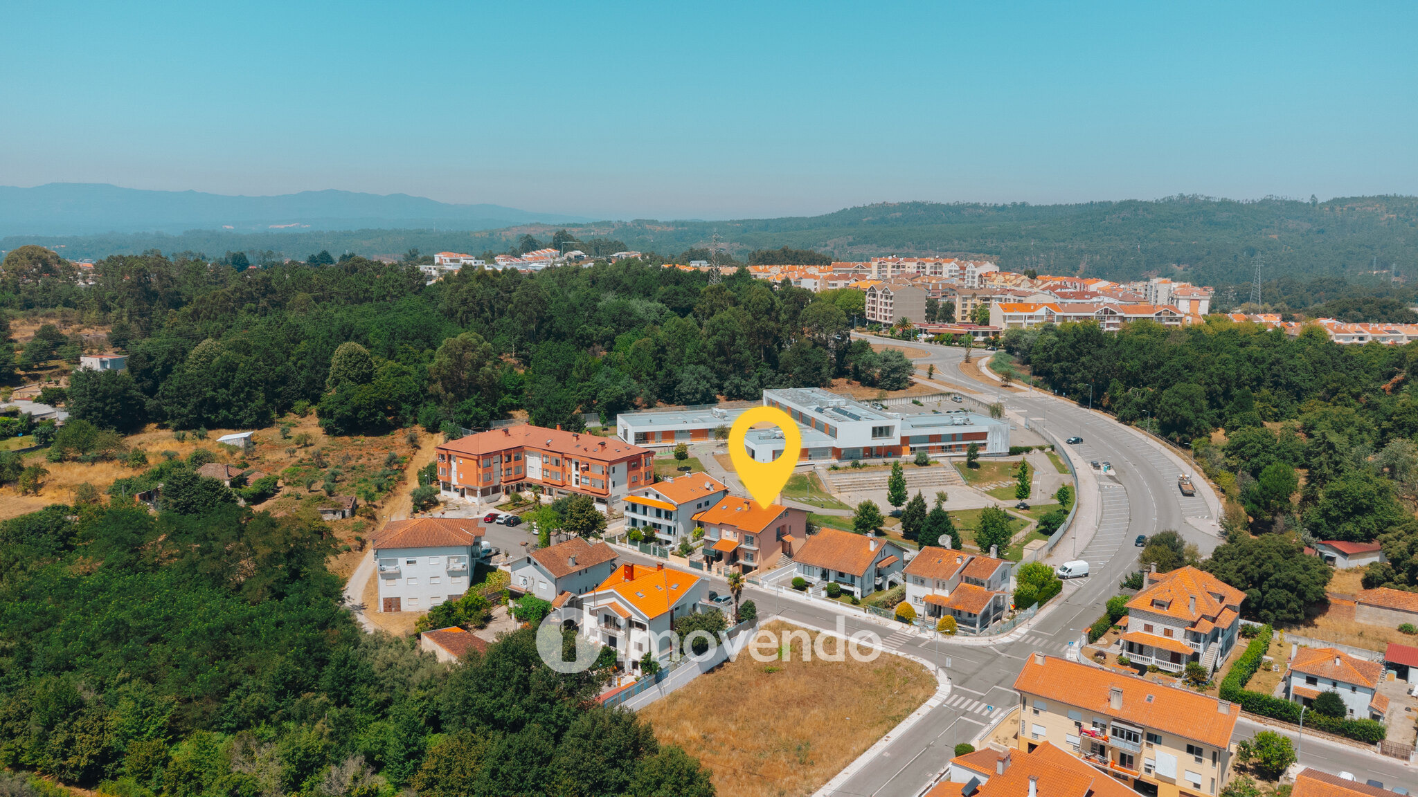 Moradia T3+1 com áreas amplas, garagem e jardim, em Viseu