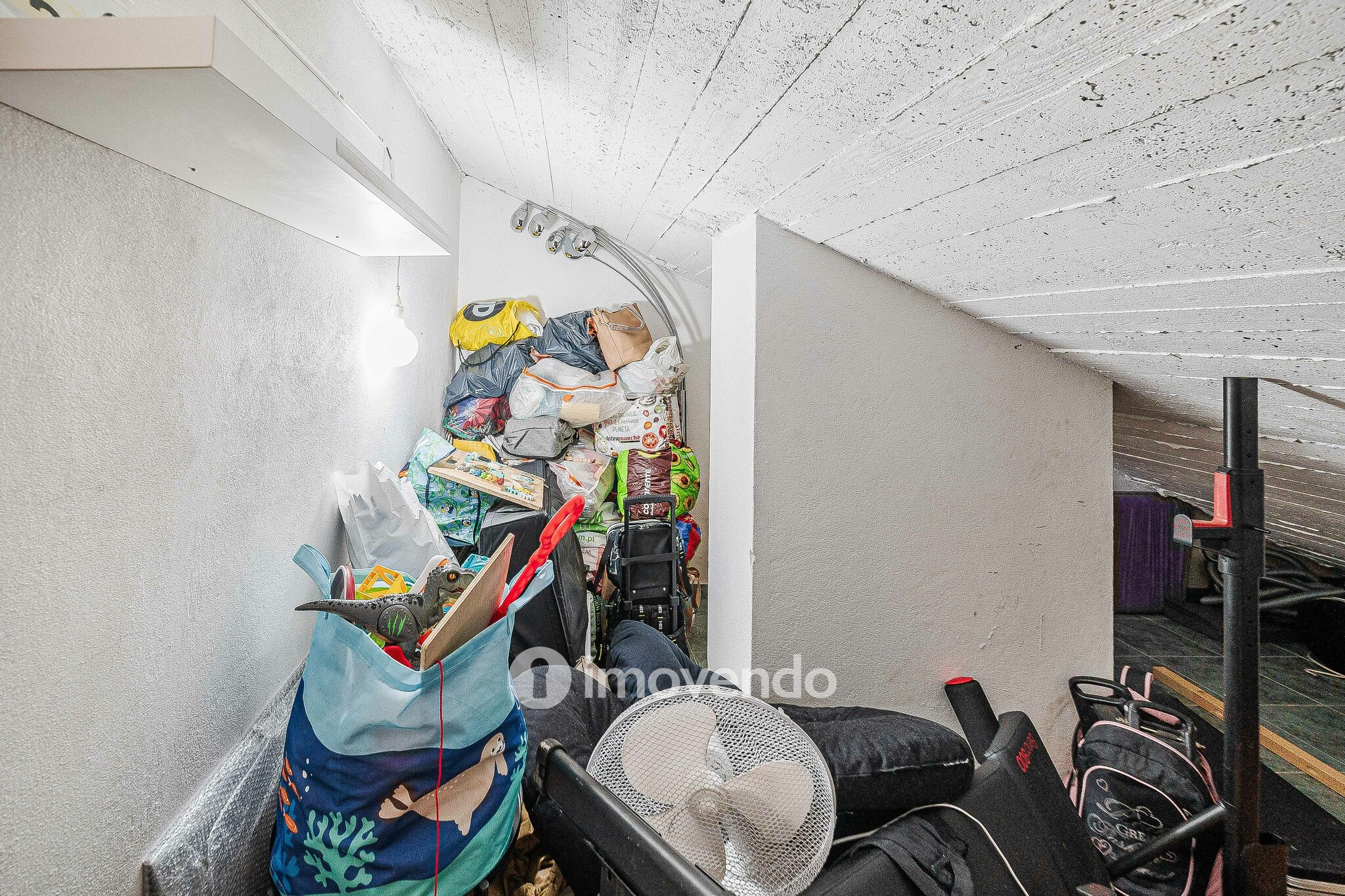 Apartamento T2 pronto a habitar, com arrecadação, no Montijo