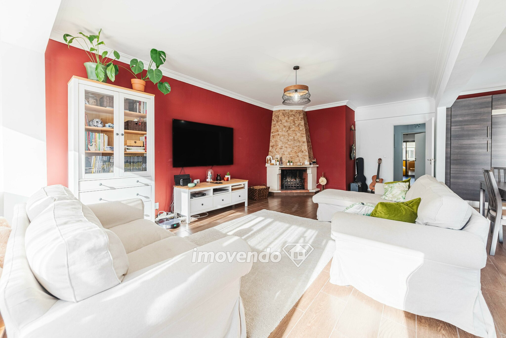 Apartamento T2 remodelado, com cozinha equipada, em Belas