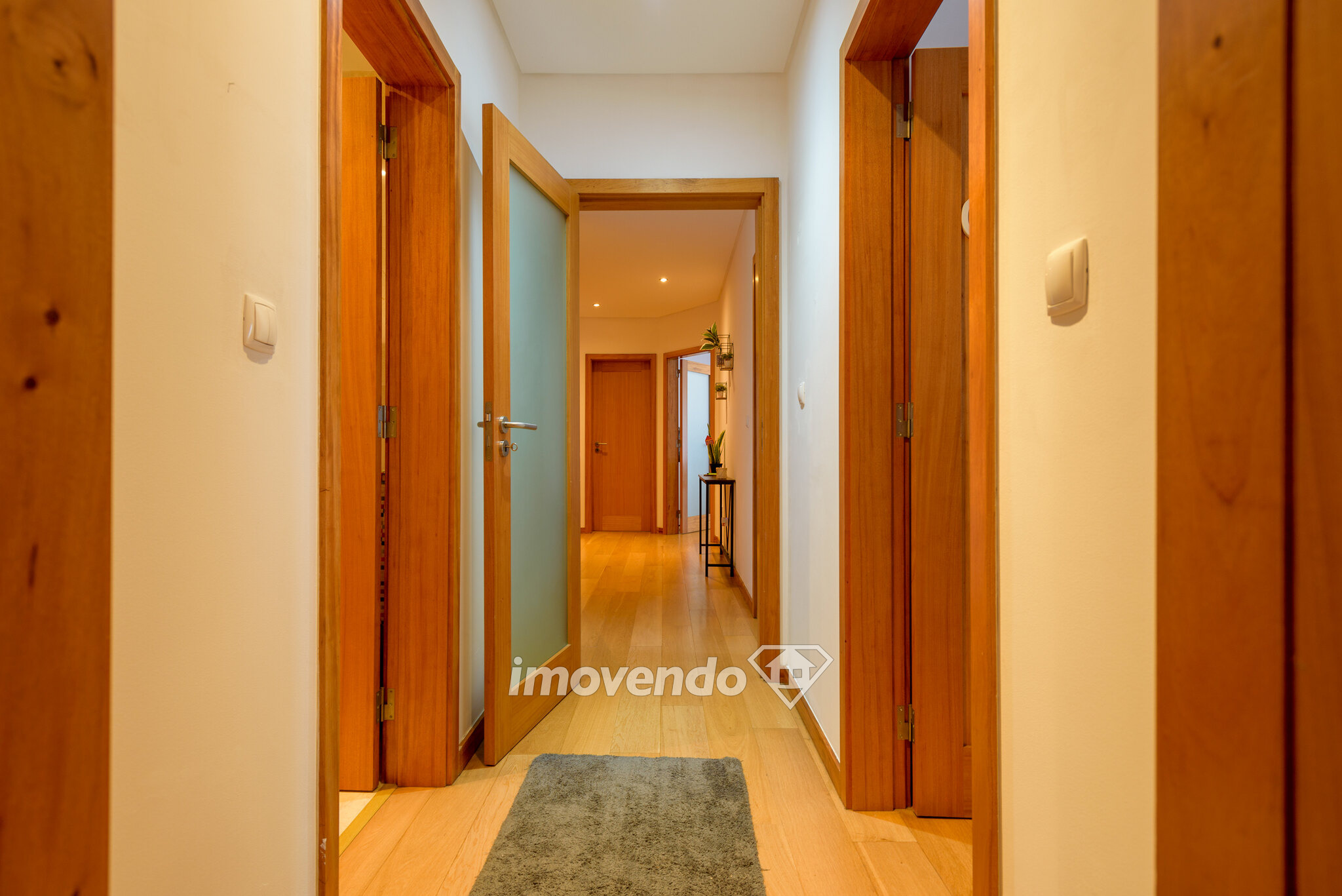 Apartamento T2 moderno, com estacionamento e áreas amplas, em Valongo