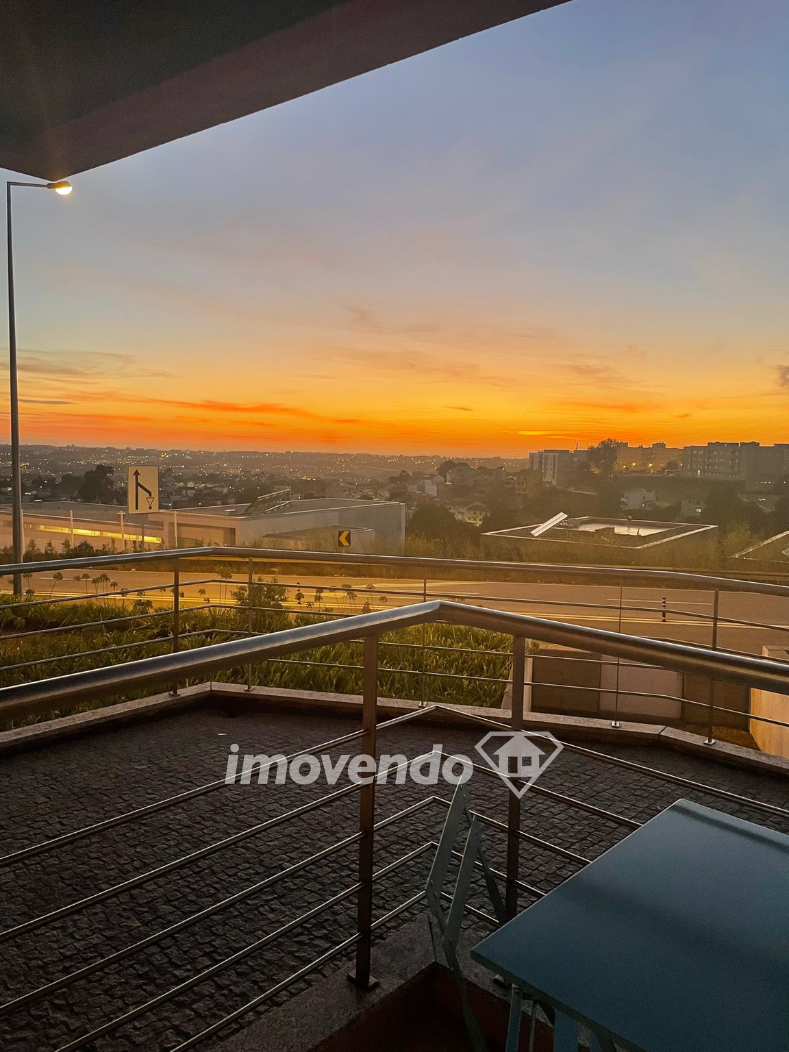 Apartamento T2 moderno, com estacionamento e áreas amplas, em Valongo