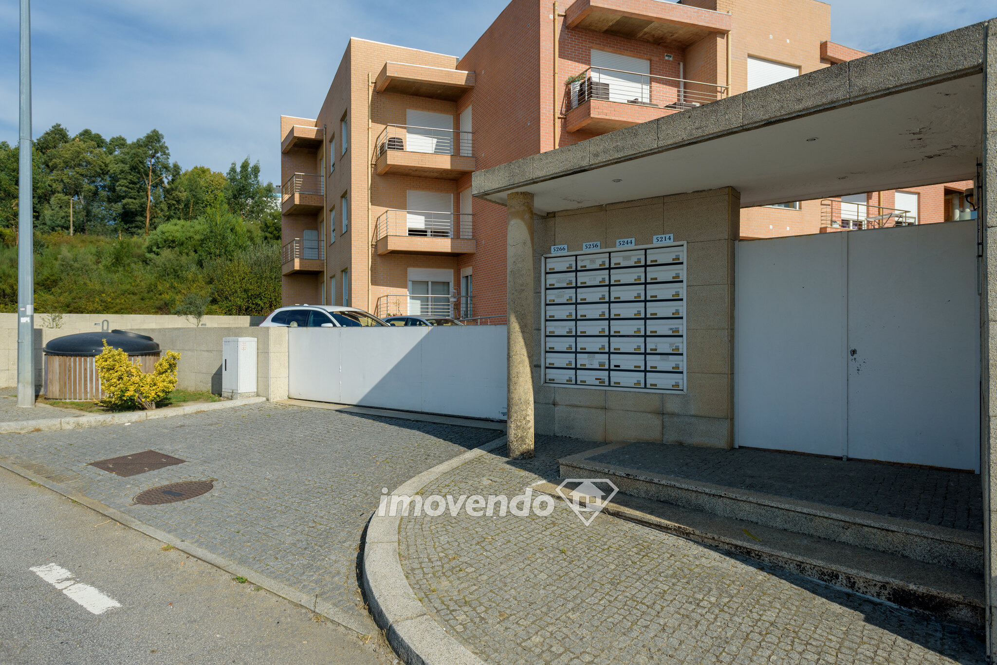 Apartamento T2 moderno, com estacionamento e áreas amplas, em Valongo