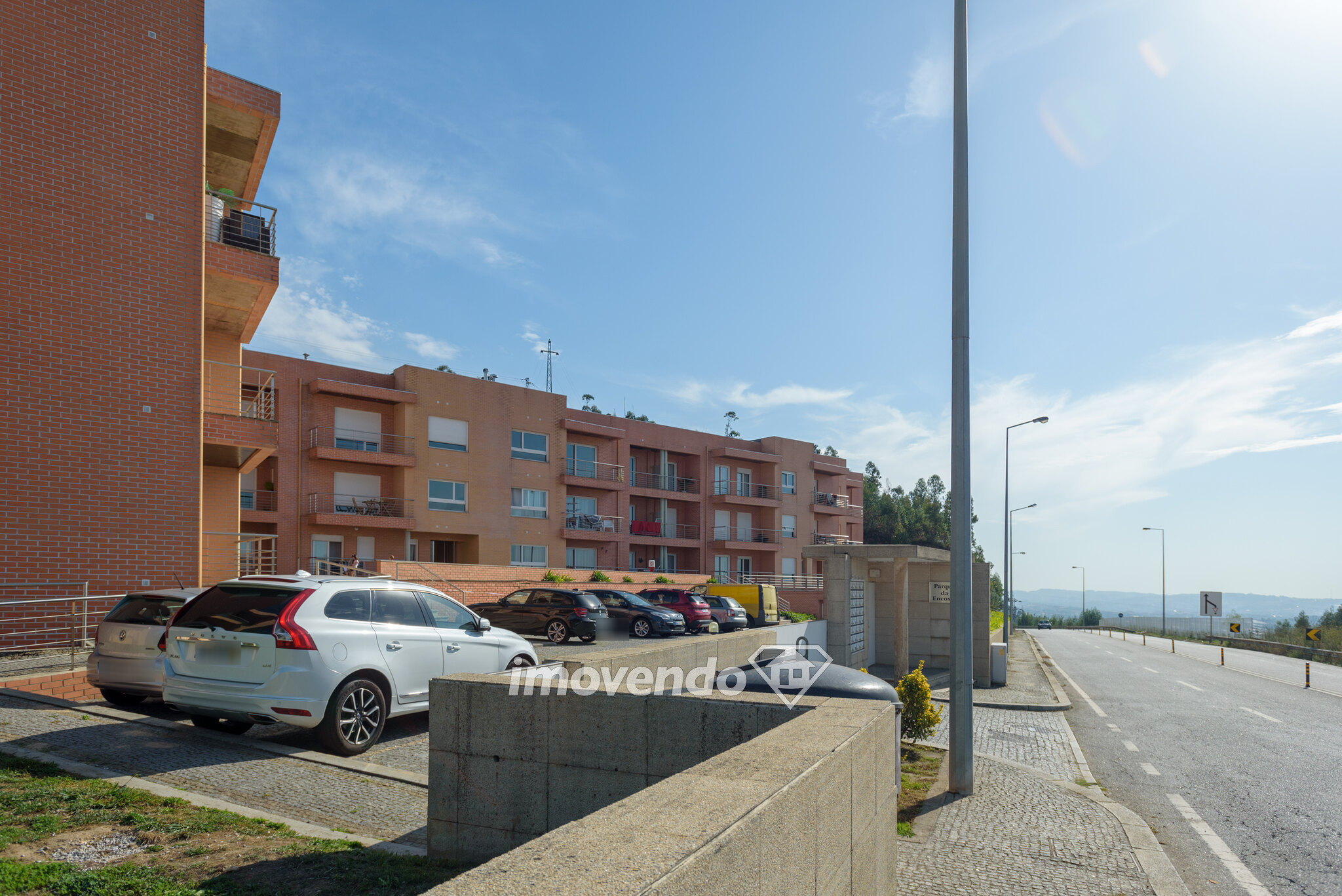 Apartamento T2 moderno, com estacionamento e áreas amplas, em Valongo