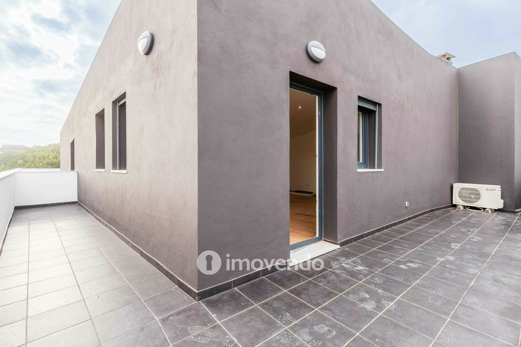 Apartamento T3 Duplex novo, com terraço e garagem, em Loures