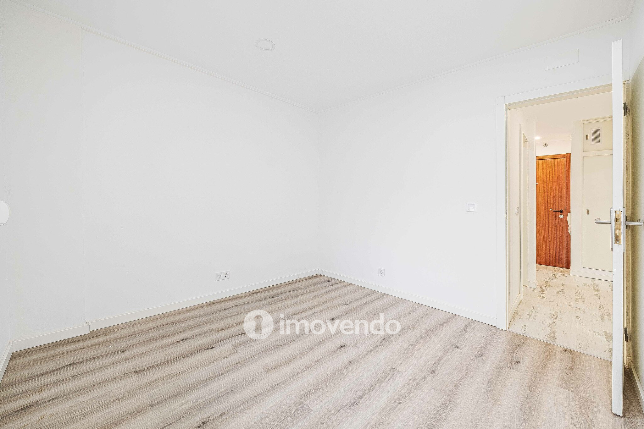 Apartamento T1 totalmente renovado, com varanda, na Sobreda