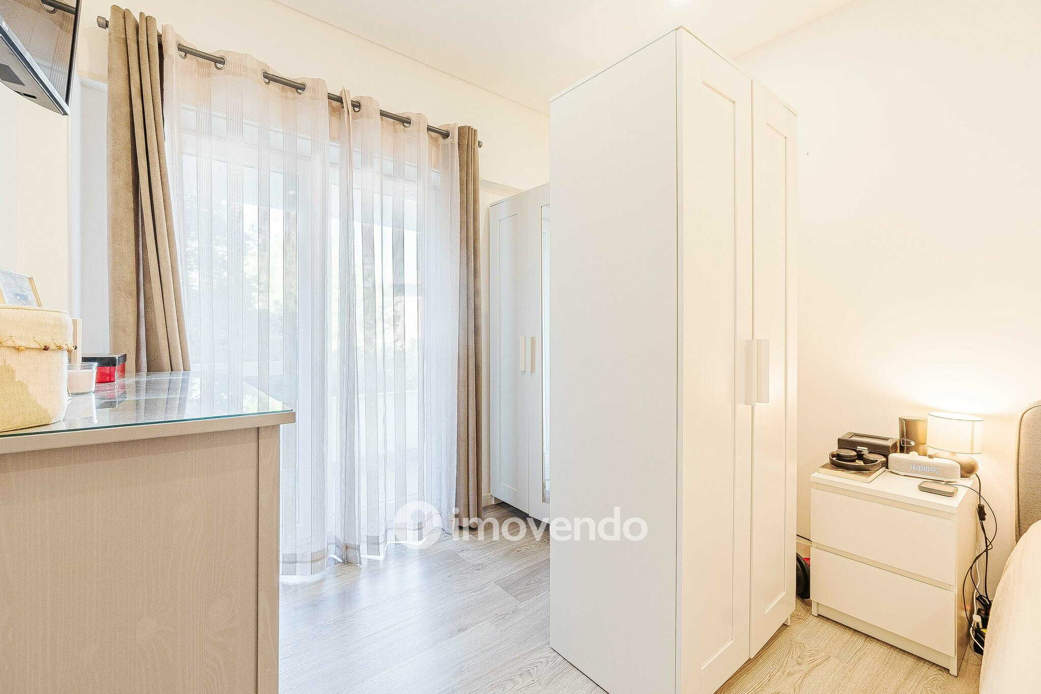 Apartamento T2, com áreas amplas e varanda, na Póvoa de Santa Iria