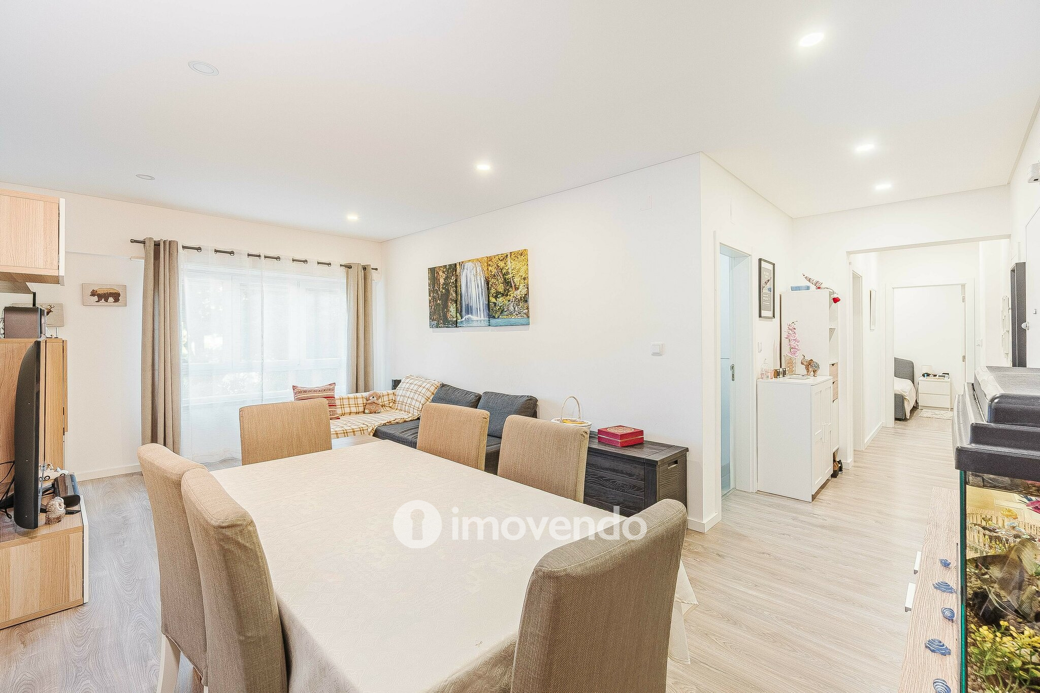 Apartamento T2, com áreas amplas e varanda, na Póvoa de Santa Iria