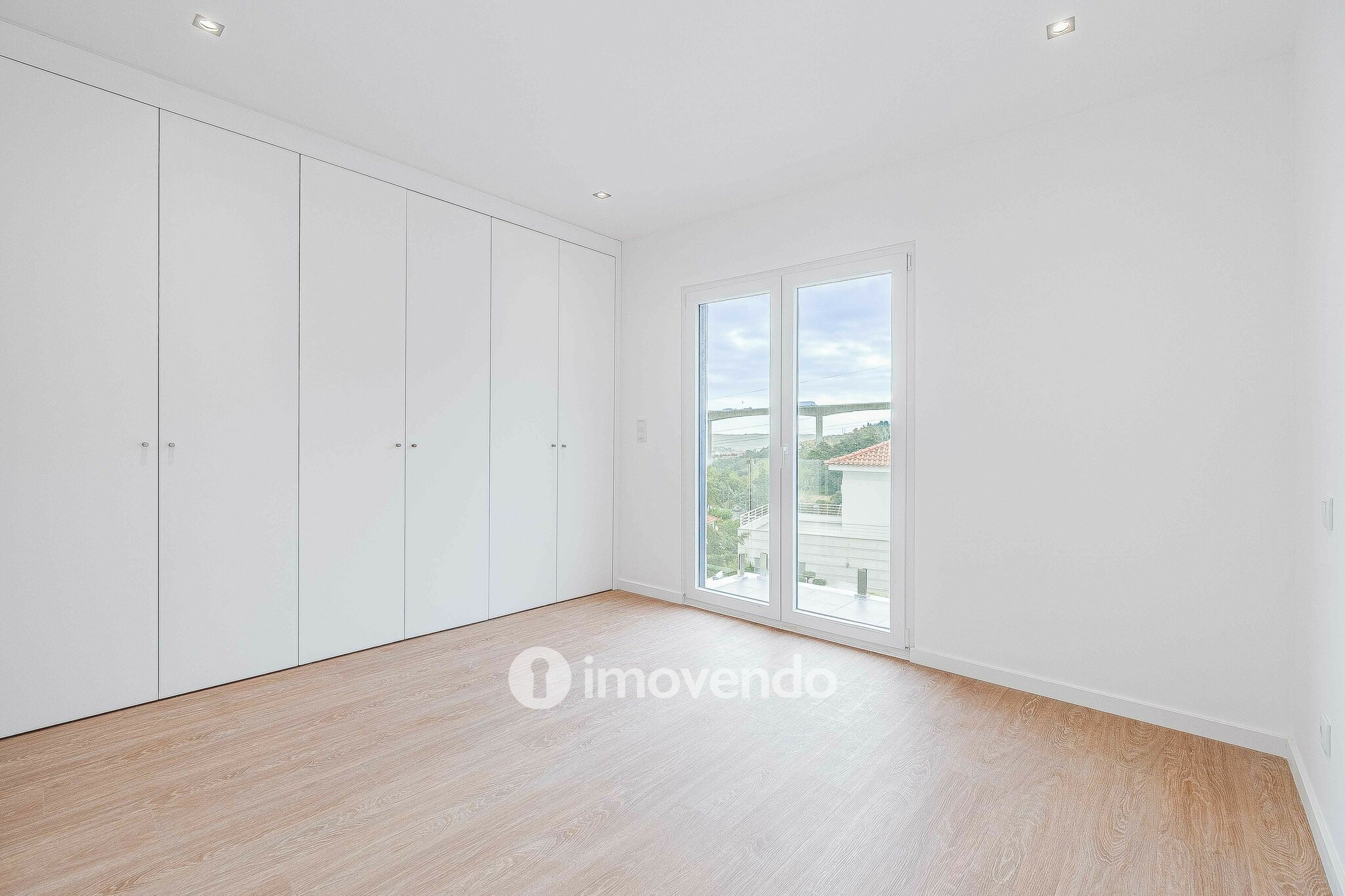 Apartamento T3 Duplex novo, com terraço e garagem, em Loures