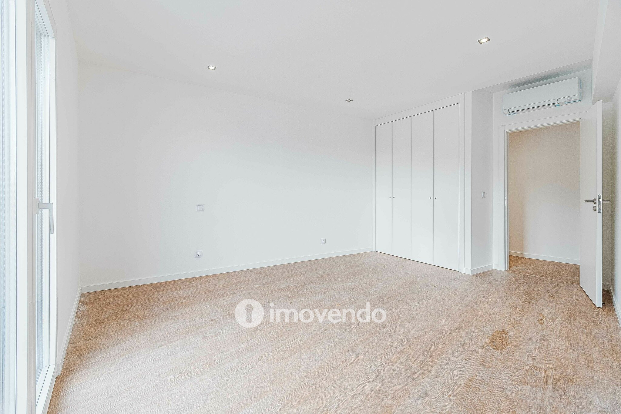Apartamento T3 Duplex novo, com terraço e garagem, em Loures