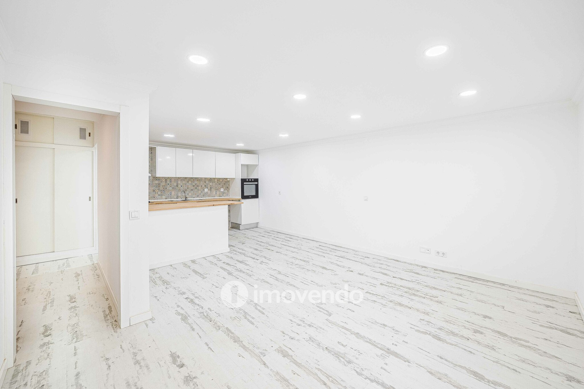 Apartamento T1 totalmente renovado, com varanda, na Sobreda