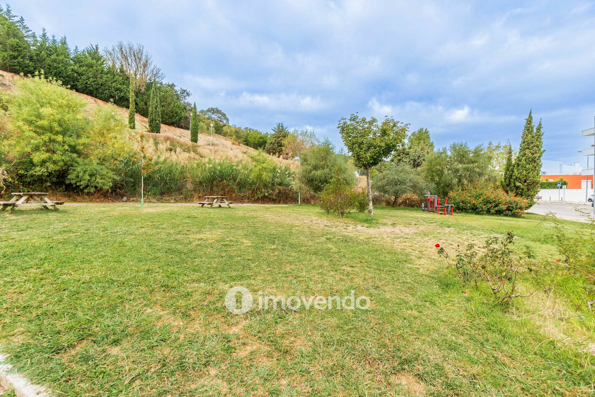 Apartamento T3 Duplex novo, com terraço e garagem, em Loures