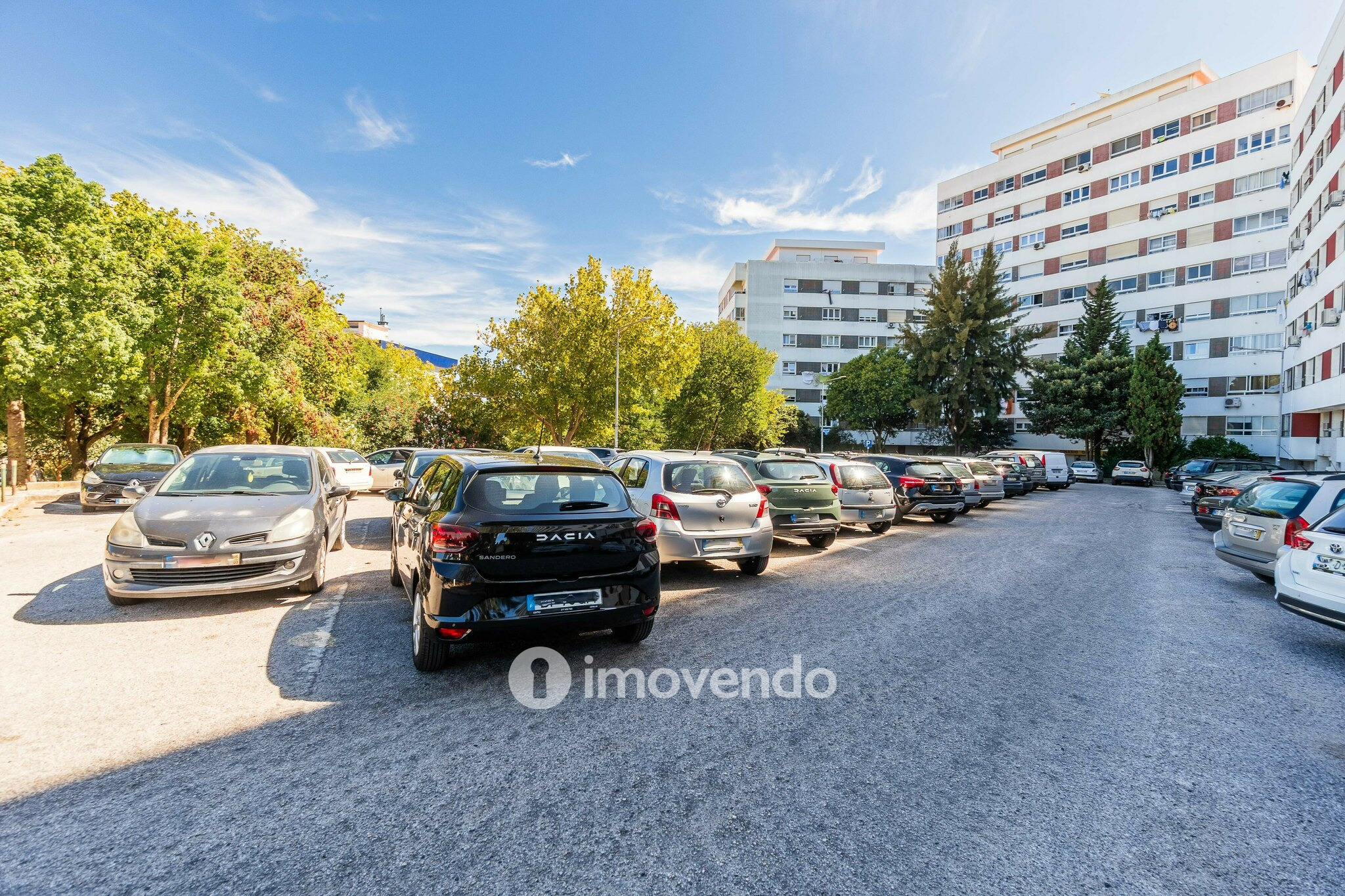 Apartamento T2, com áreas amplas e varanda, na Póvoa de Santa Iria