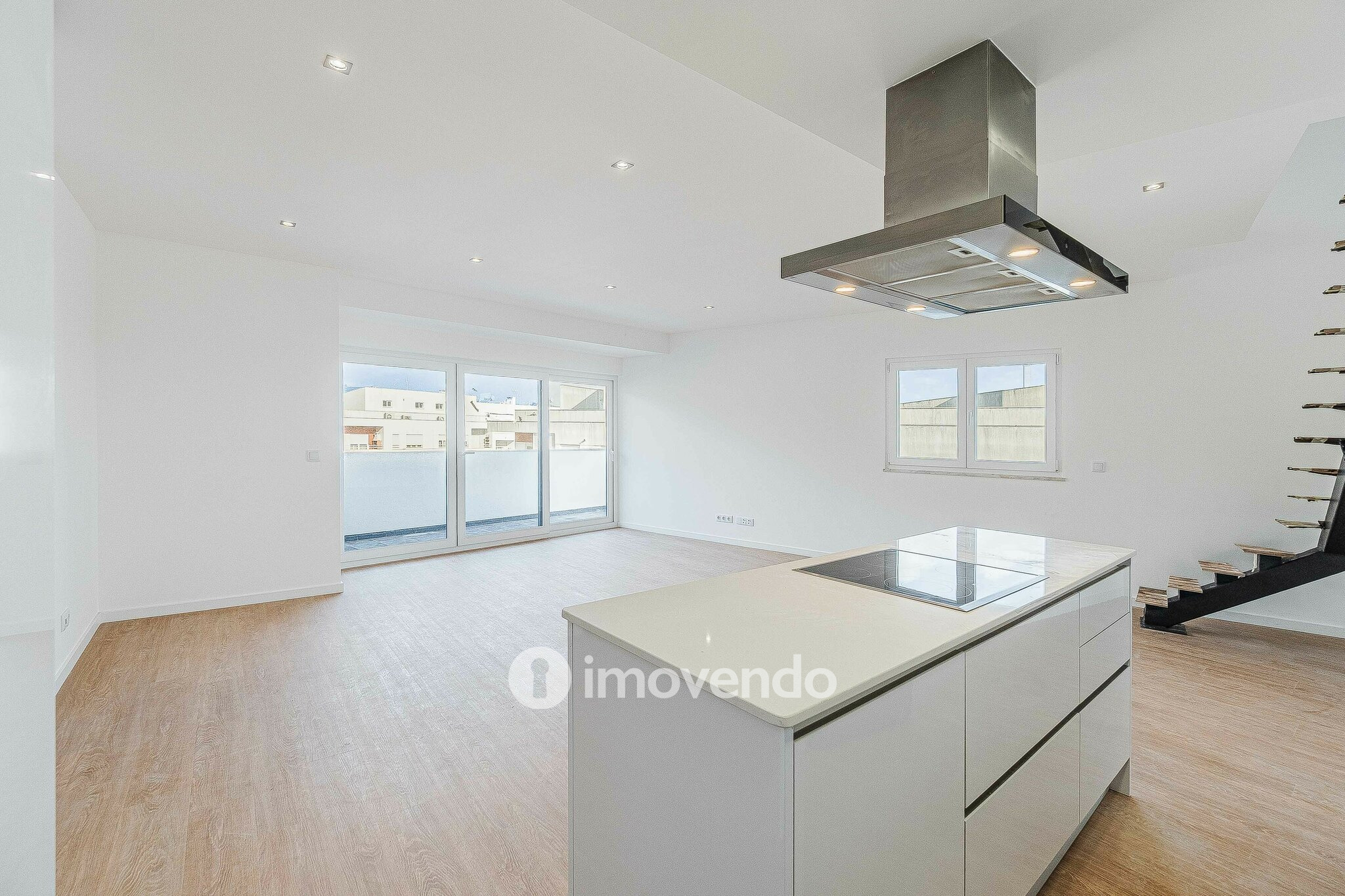 Apartamento T3 Duplex novo, com terraço e garagem, em Loures