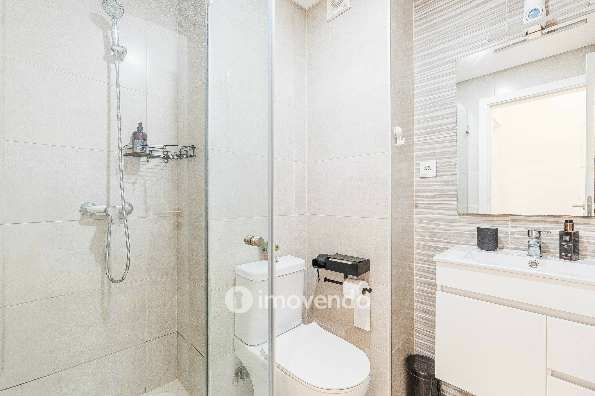 Apartamento T2, com áreas amplas e varanda, na Póvoa de Santa Iria