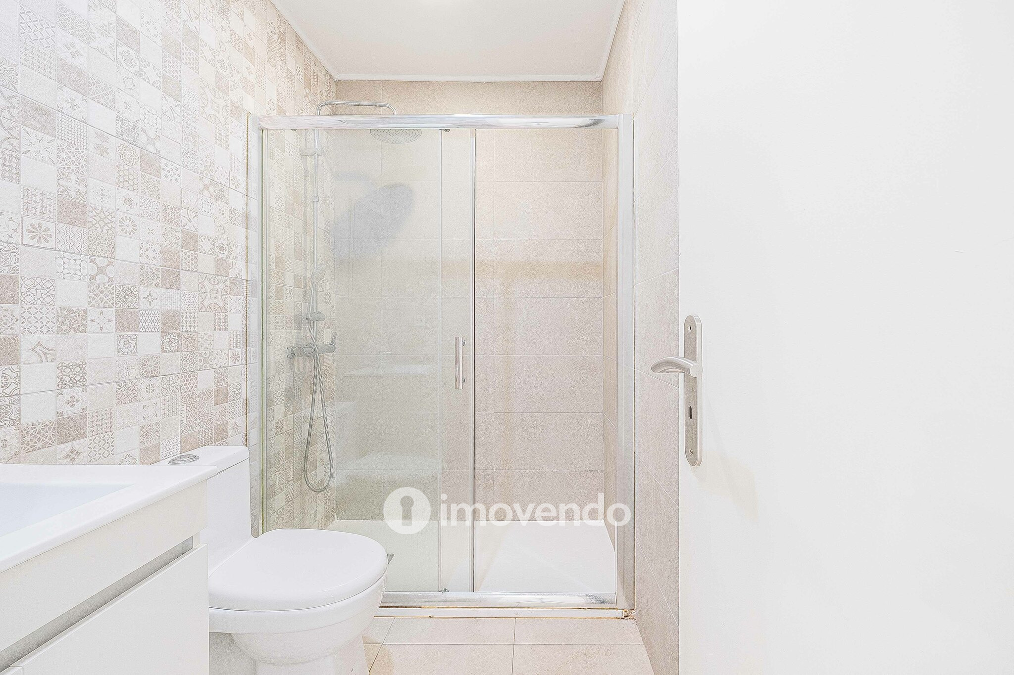 Apartamento T1 totalmente renovado, com varanda, na Sobreda