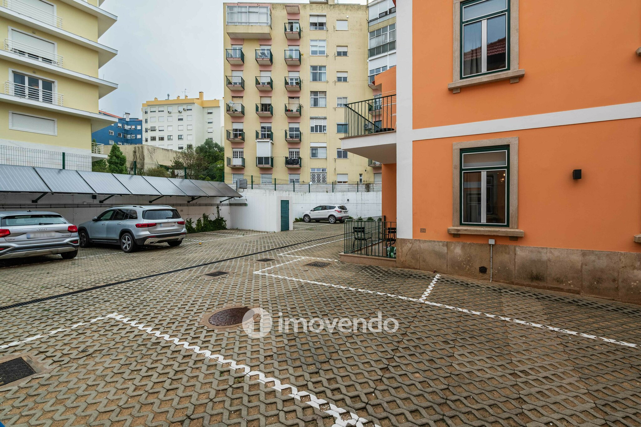 Apartamento T1 novo, com estacionamento, no Condomínio Bouga Nville