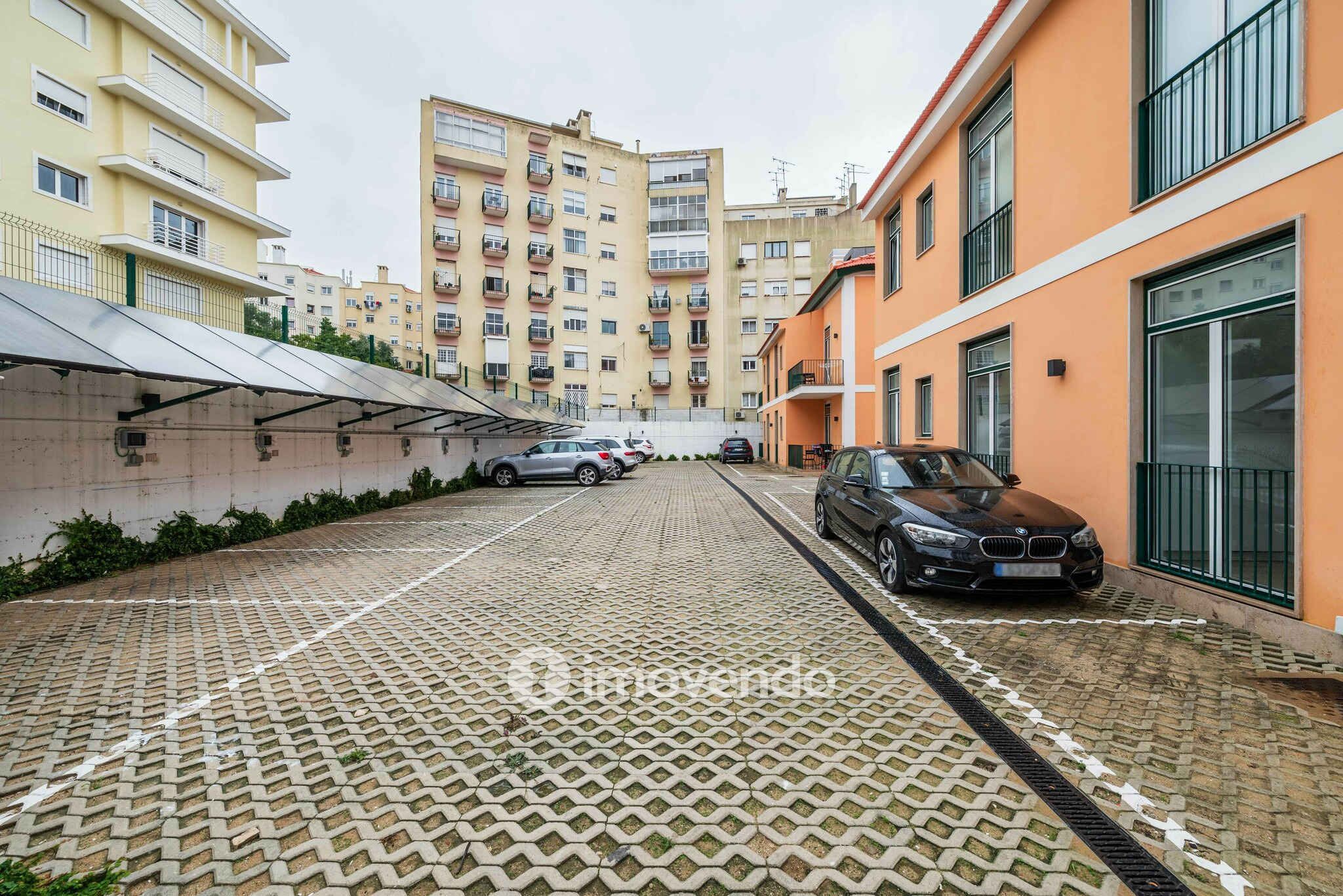 Apartamento T1 novo, com estacionamento, no Condomínio Bouga Nville