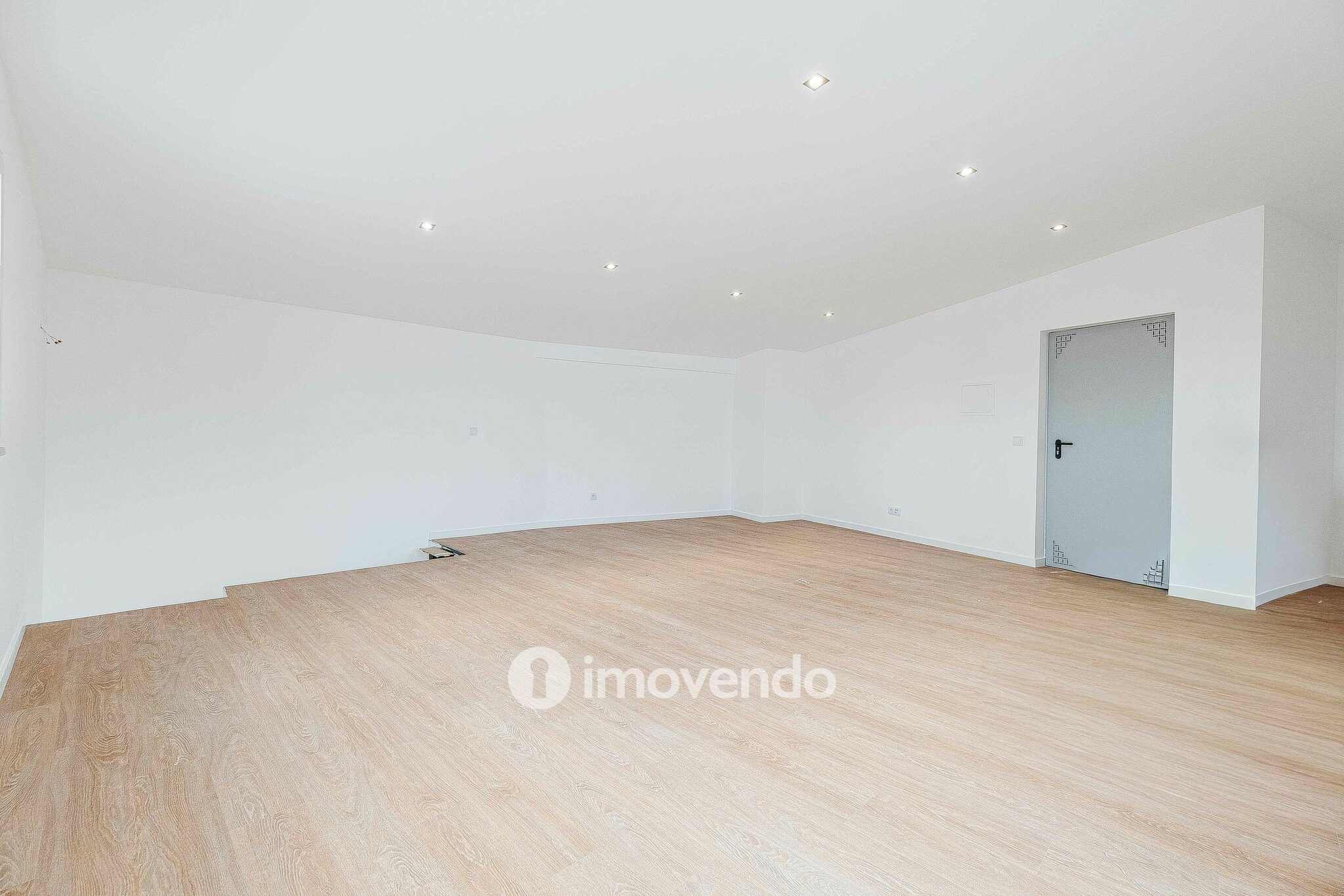Apartamento T3 Duplex novo, com terraço e garagem, em Loures