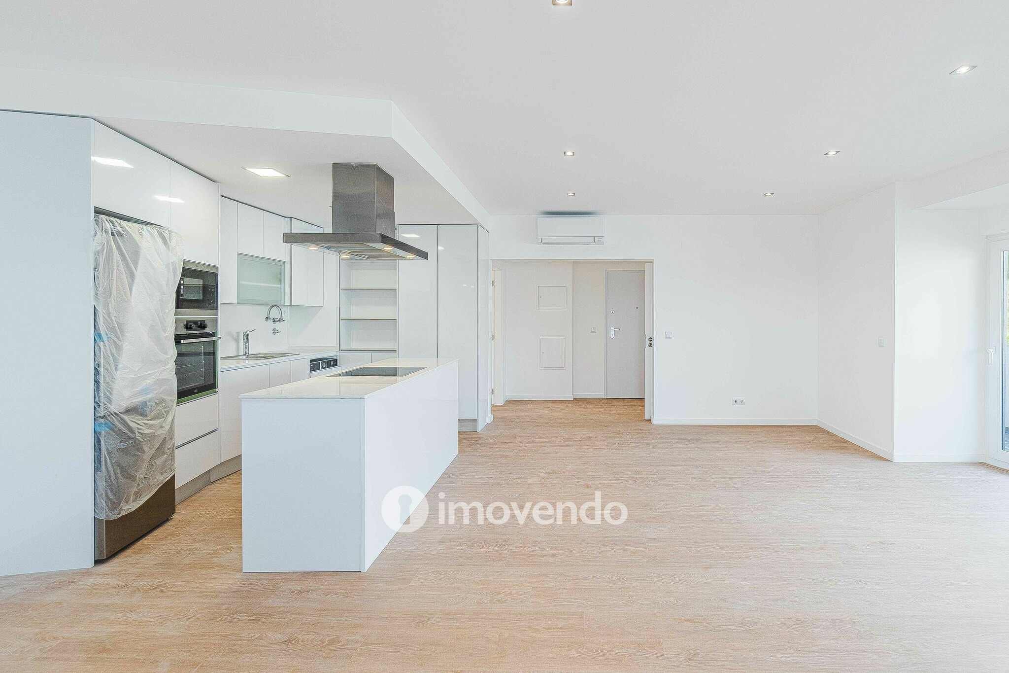 Apartamento T3 Duplex novo, com terraço e garagem, em Loures