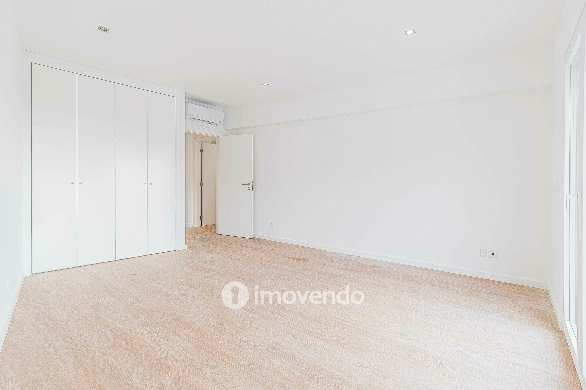 Apartamento T3 Duplex novo, com terraço e garagem, em Loures