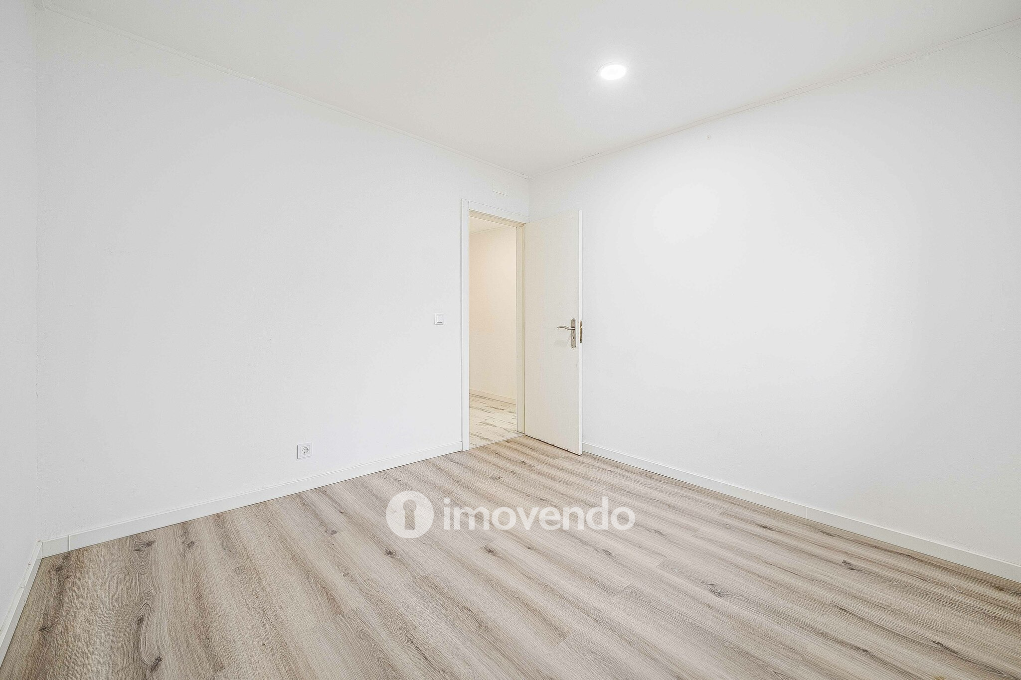 Apartamento T1 totalmente renovado, com varanda, na Sobreda