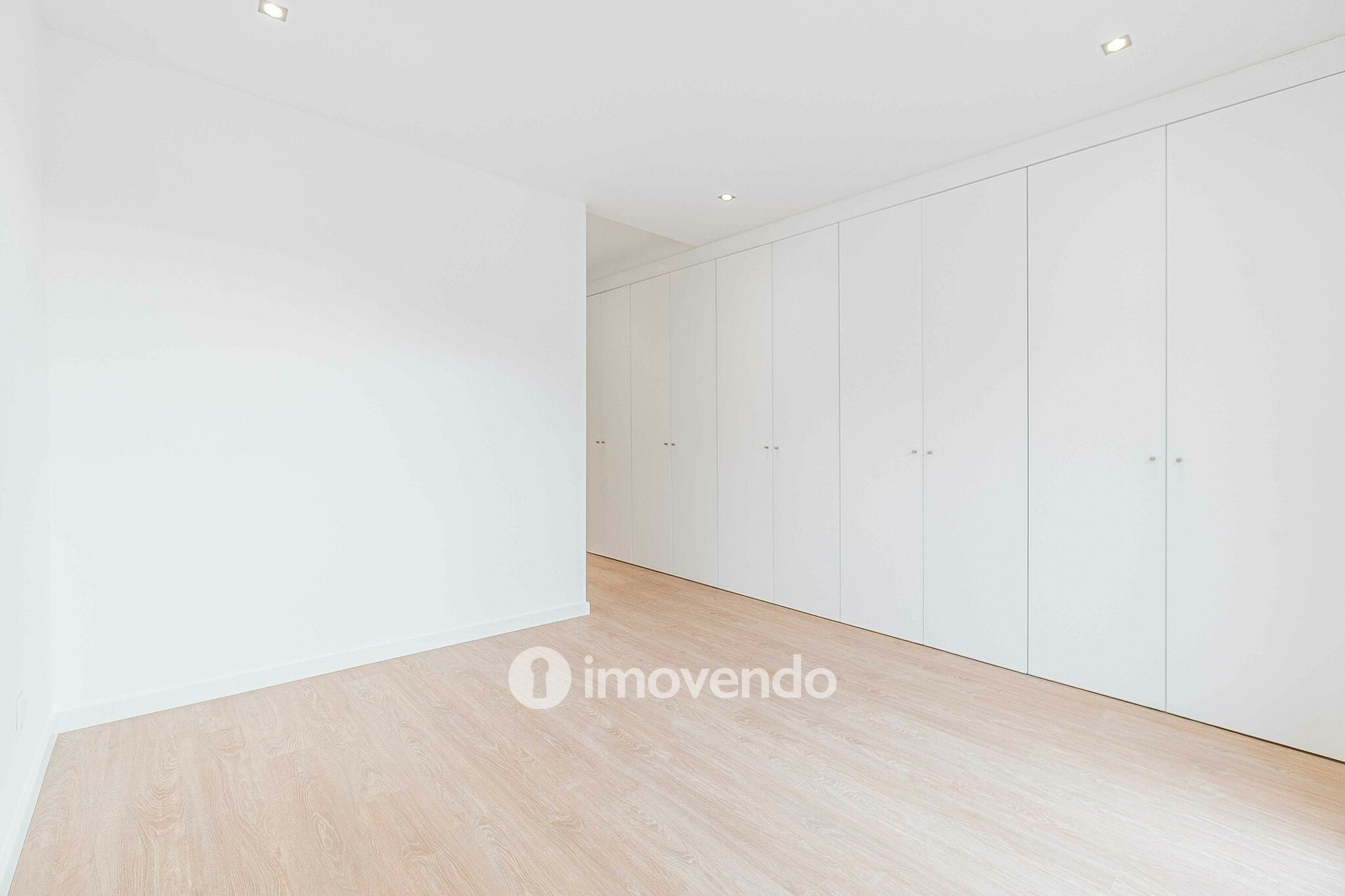 Apartamento T3 Duplex novo, com terraço e garagem, em Loures