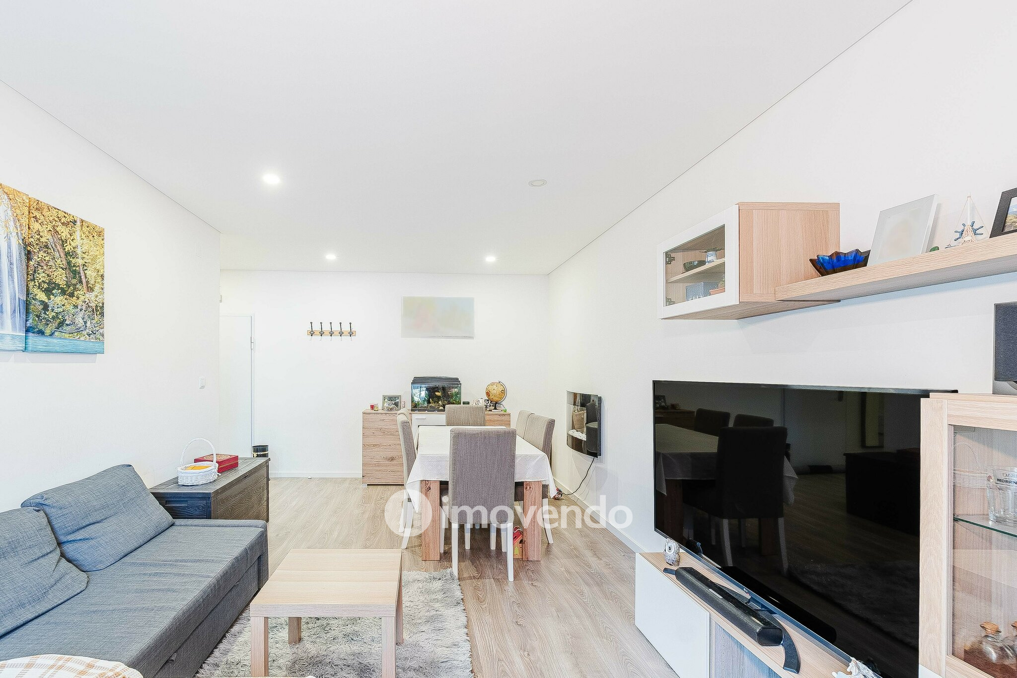 Apartamento T2, com áreas amplas e varanda, na Póvoa de Santa Iria