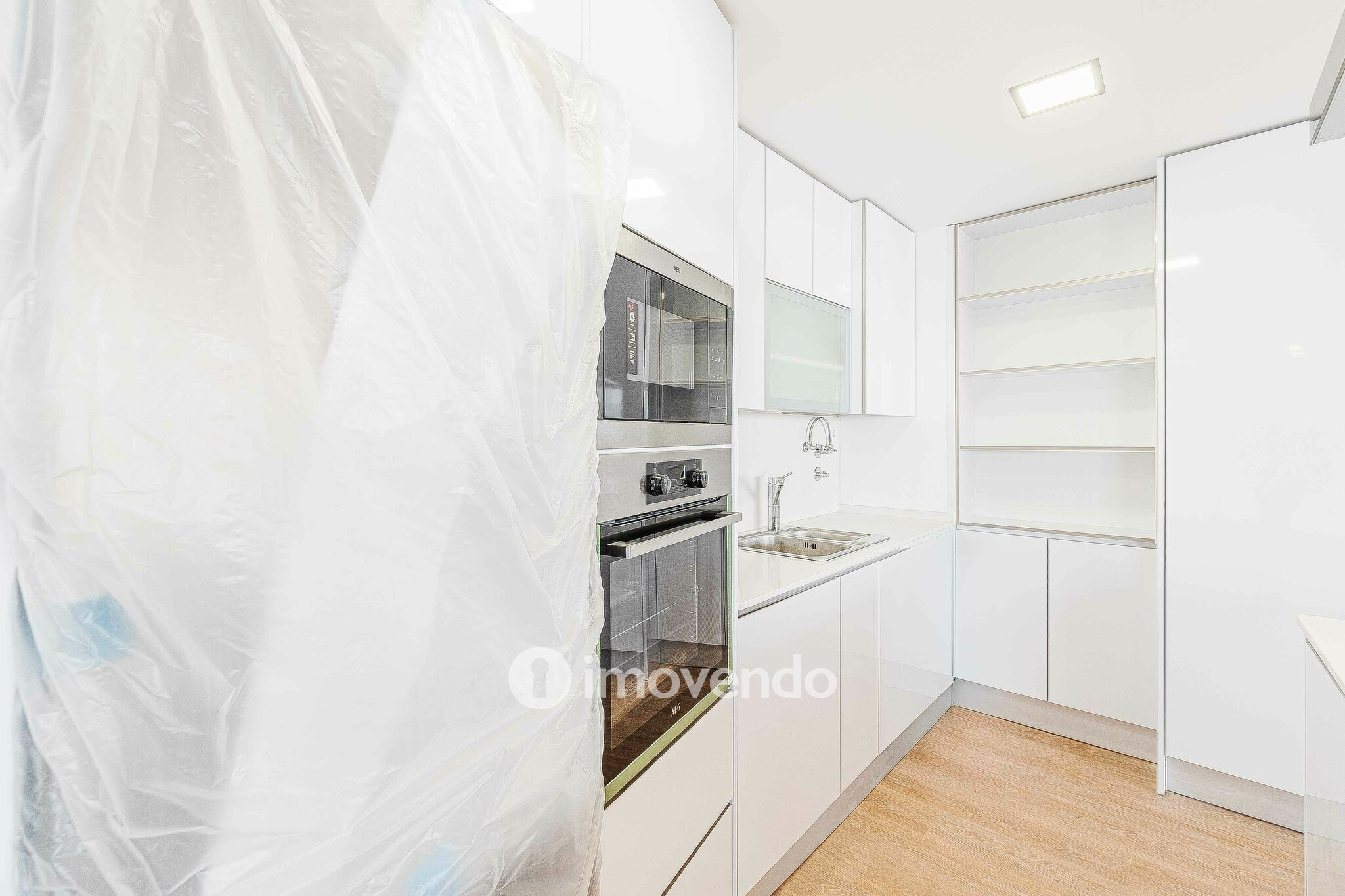 Apartamento T3 Duplex novo, com terraço e garagem, em Loures