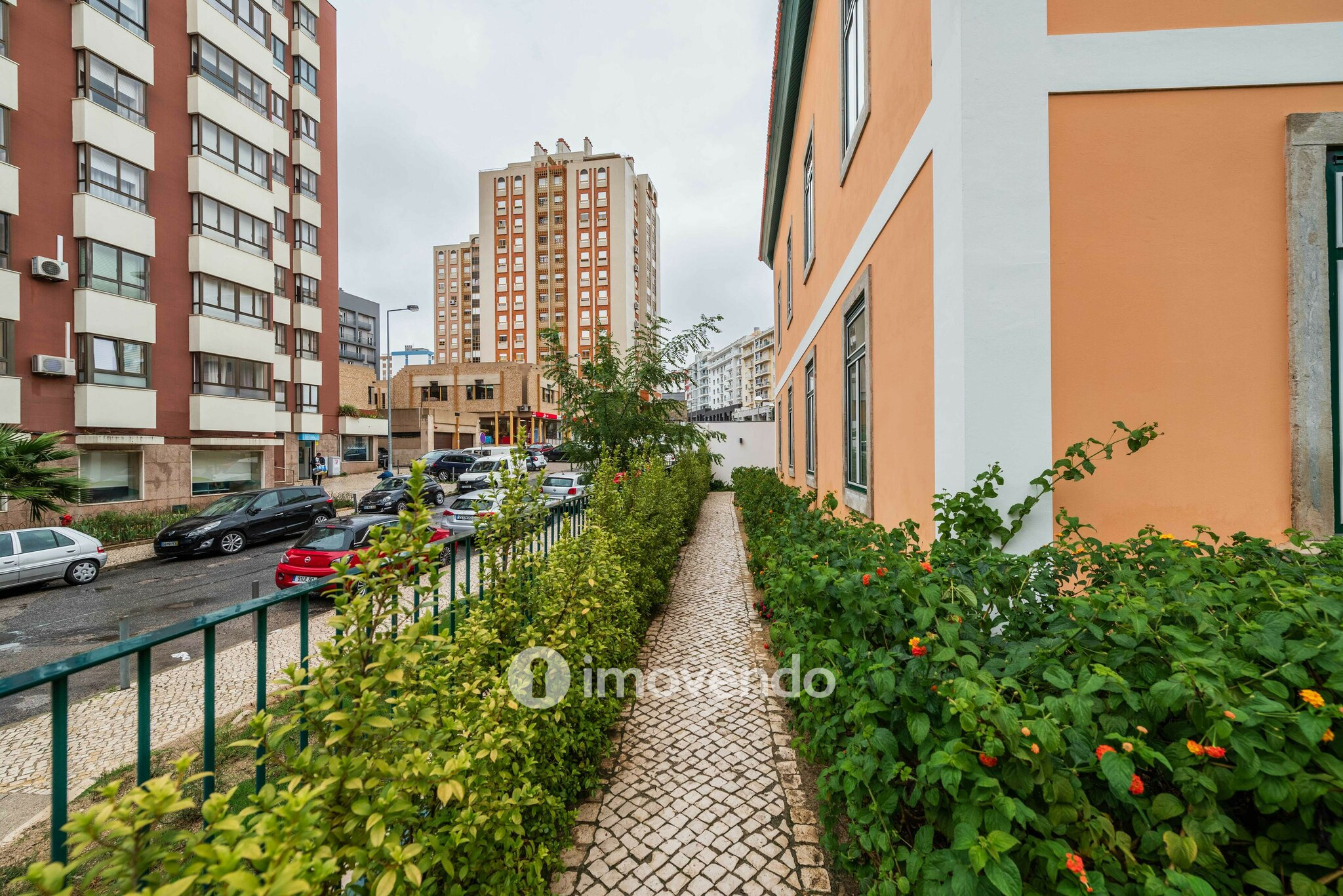 Apartamento T1 novo, com estacionamento, no Condomínio Bouga Nville