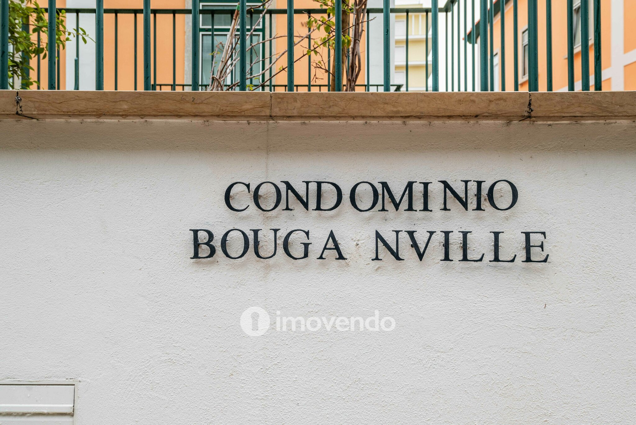 Apartamento T1 novo, com estacionamento, no Condomínio Bouga Nville