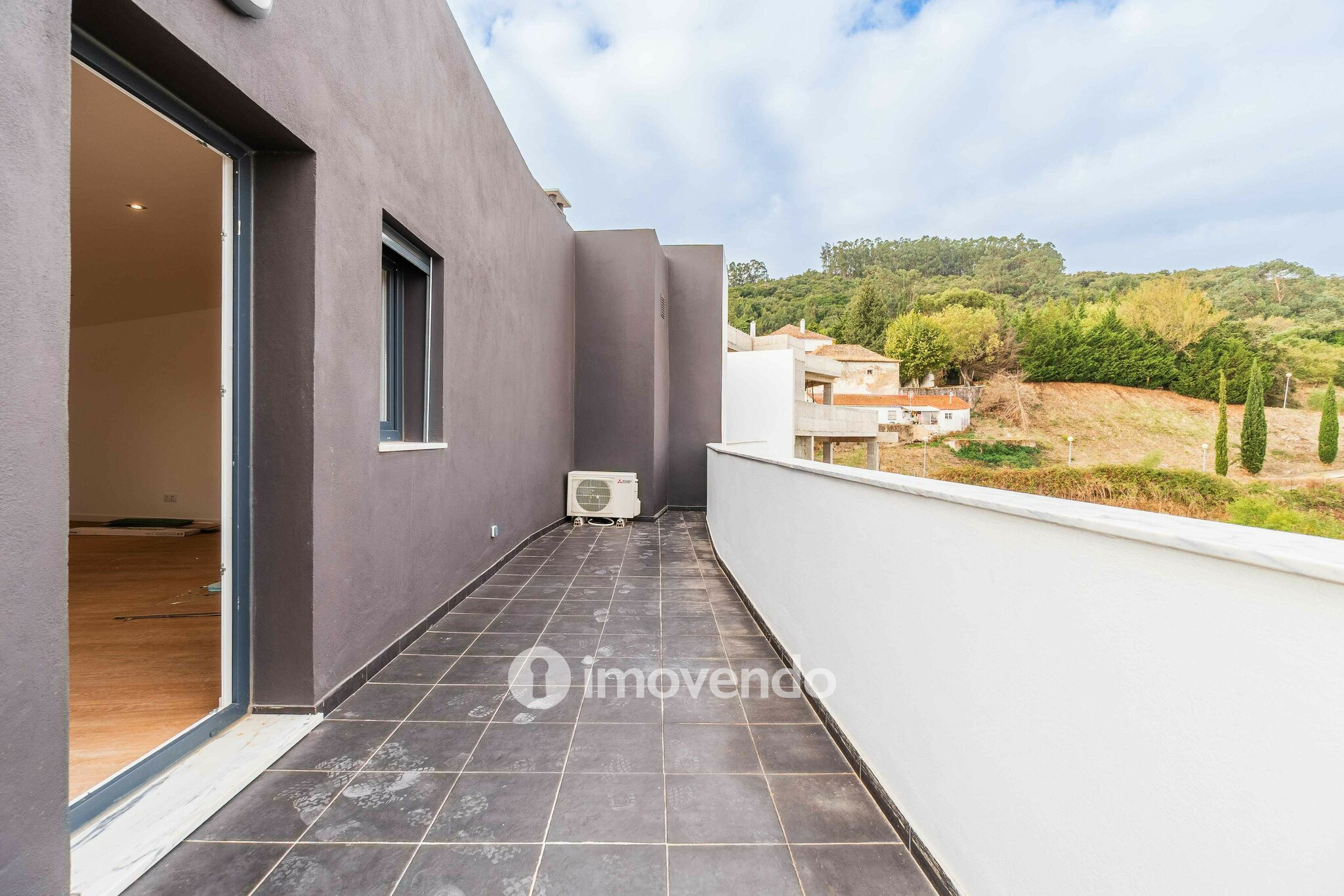Apartamento T3 Duplex novo, com terraço e garagem, em Loures