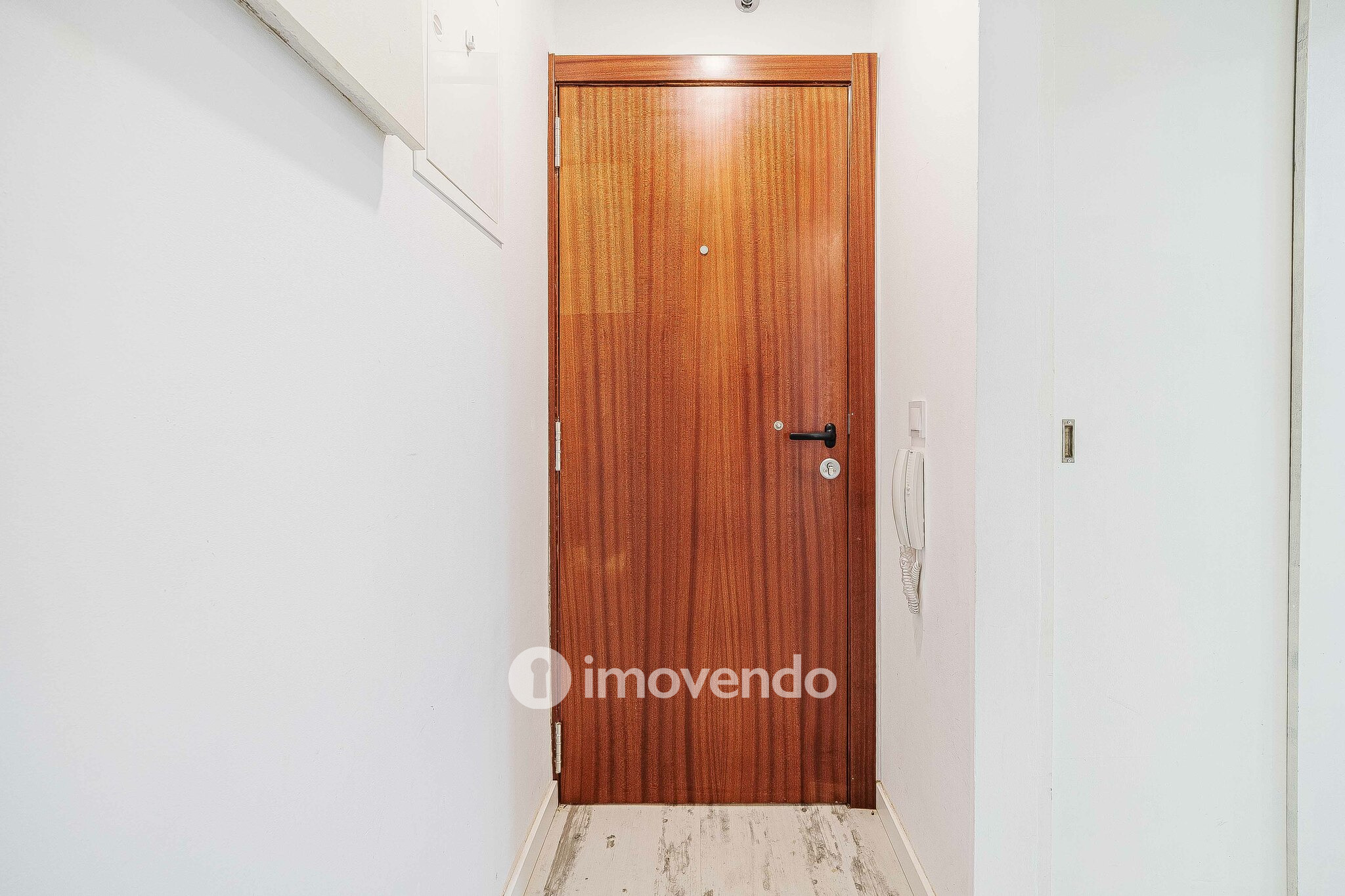 Apartamento T1 totalmente renovado, com varanda, na Sobreda