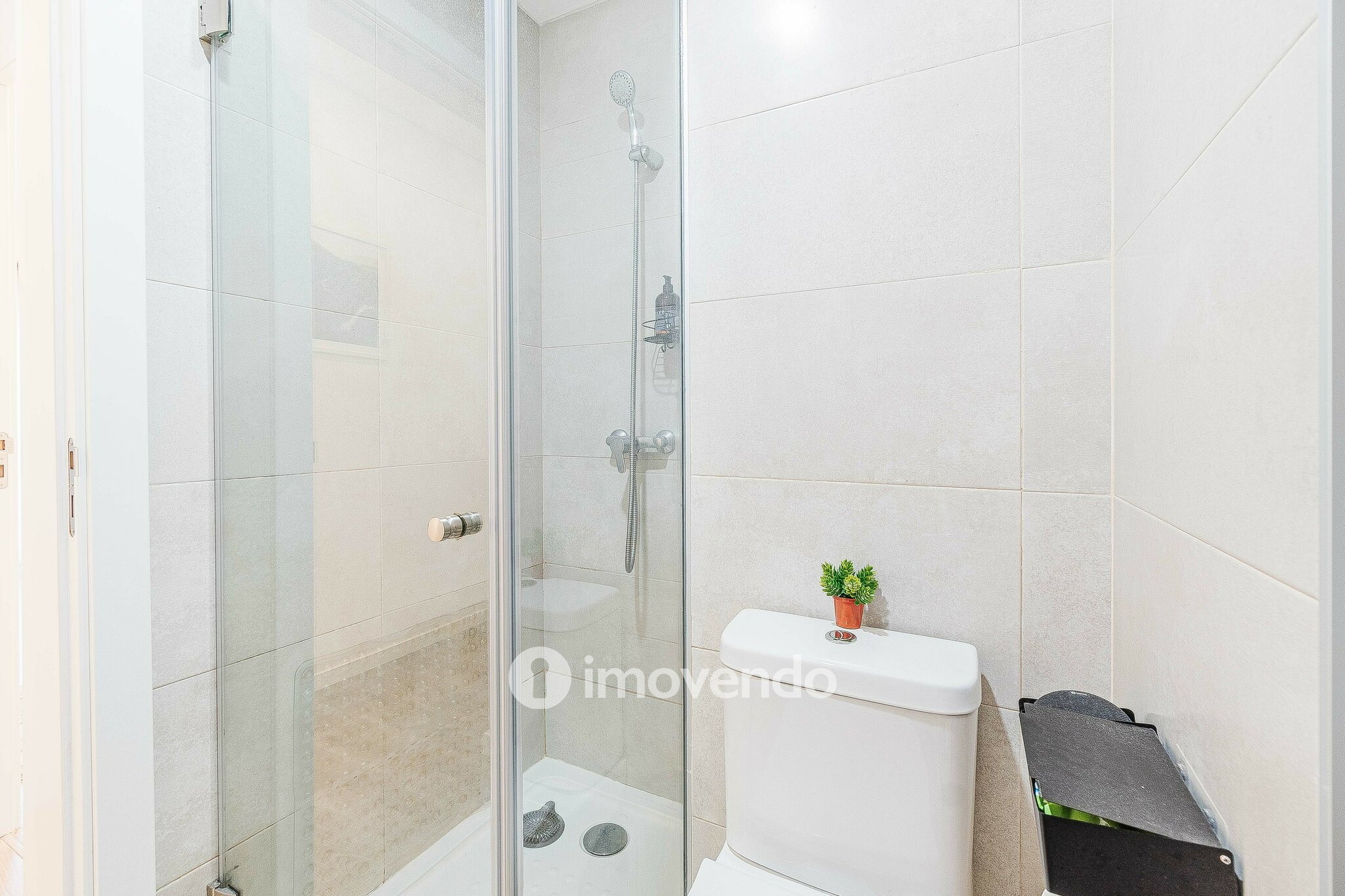 Apartamento T2, com áreas amplas e varanda, na Póvoa de Santa Iria