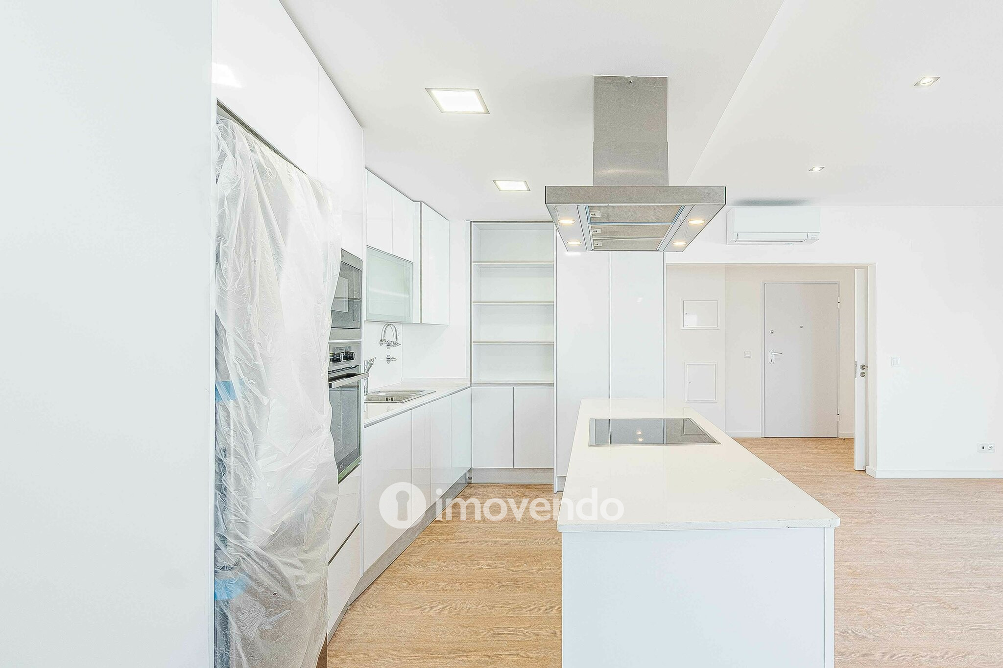 Apartamento T3 Duplex novo, com terraço e garagem, em Loures