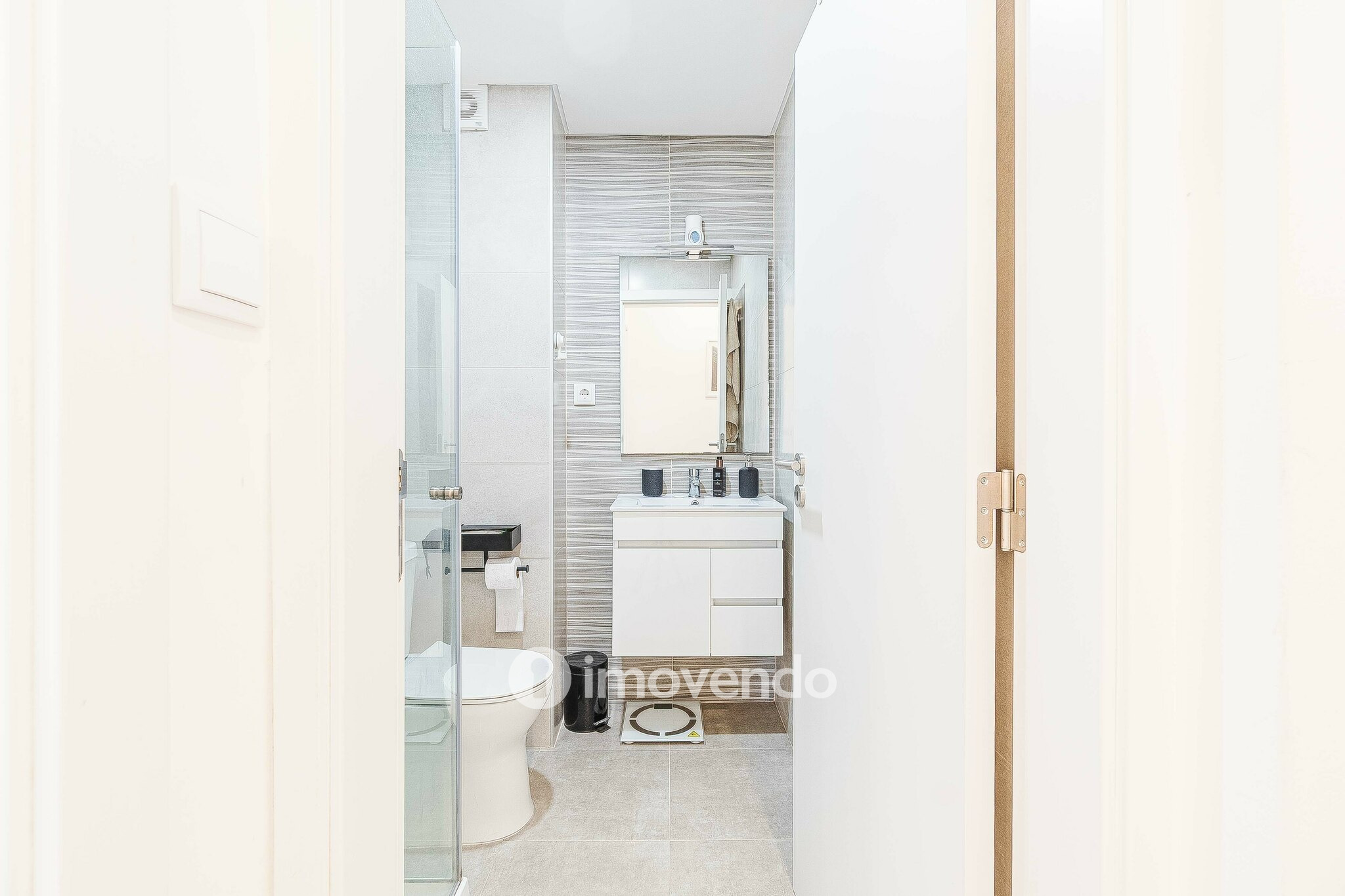 Apartamento T2, com áreas amplas e varanda, na Póvoa de Santa Iria