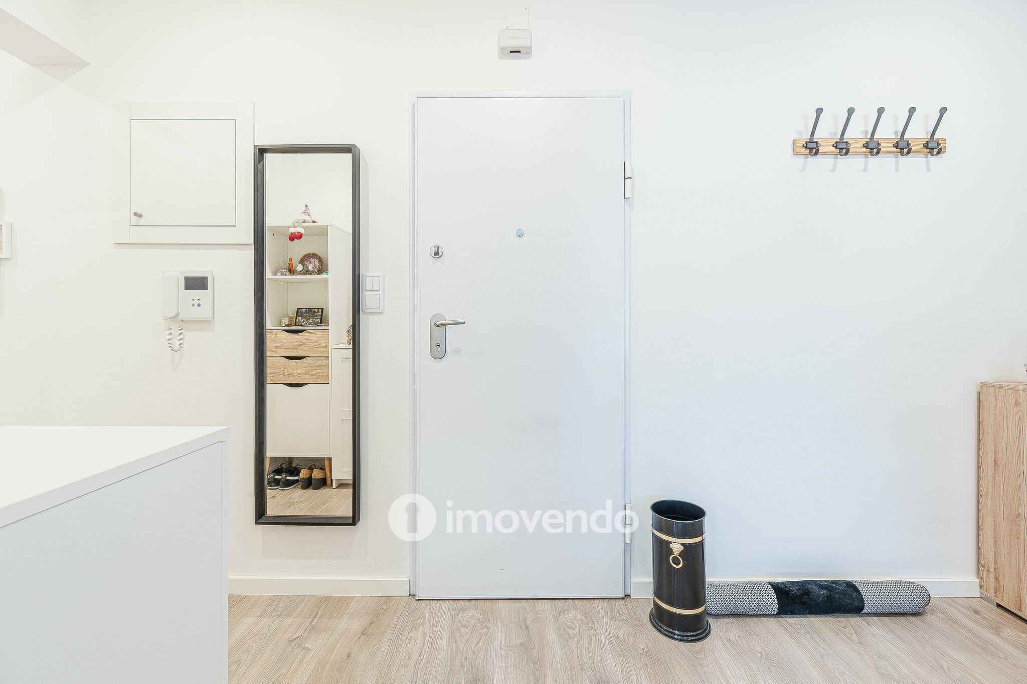 Apartamento T2, com áreas amplas e varanda, na Póvoa de Santa Iria